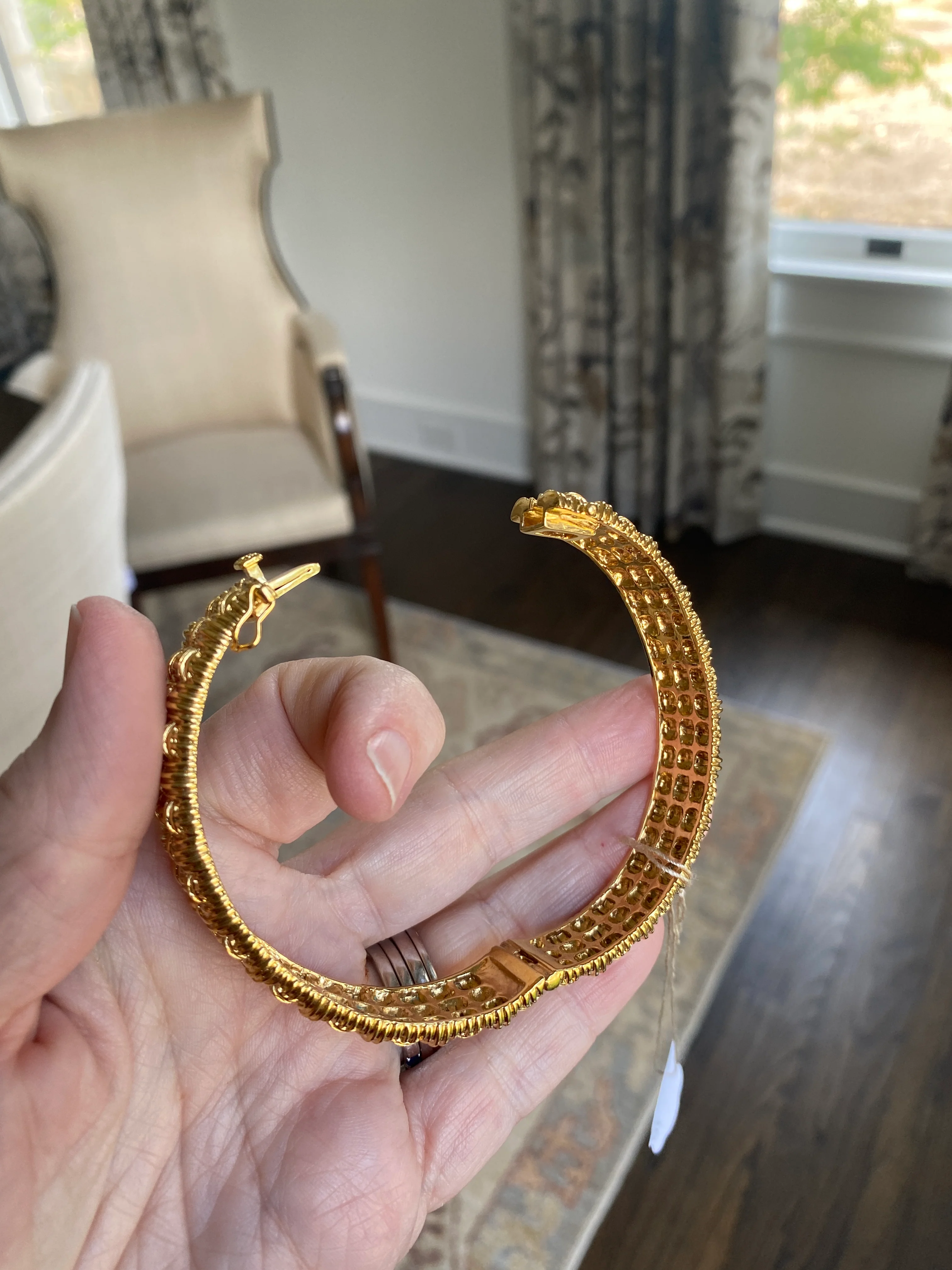 90s/00s Vintage Basketweave Oval Bangle With Clasp - Image 3