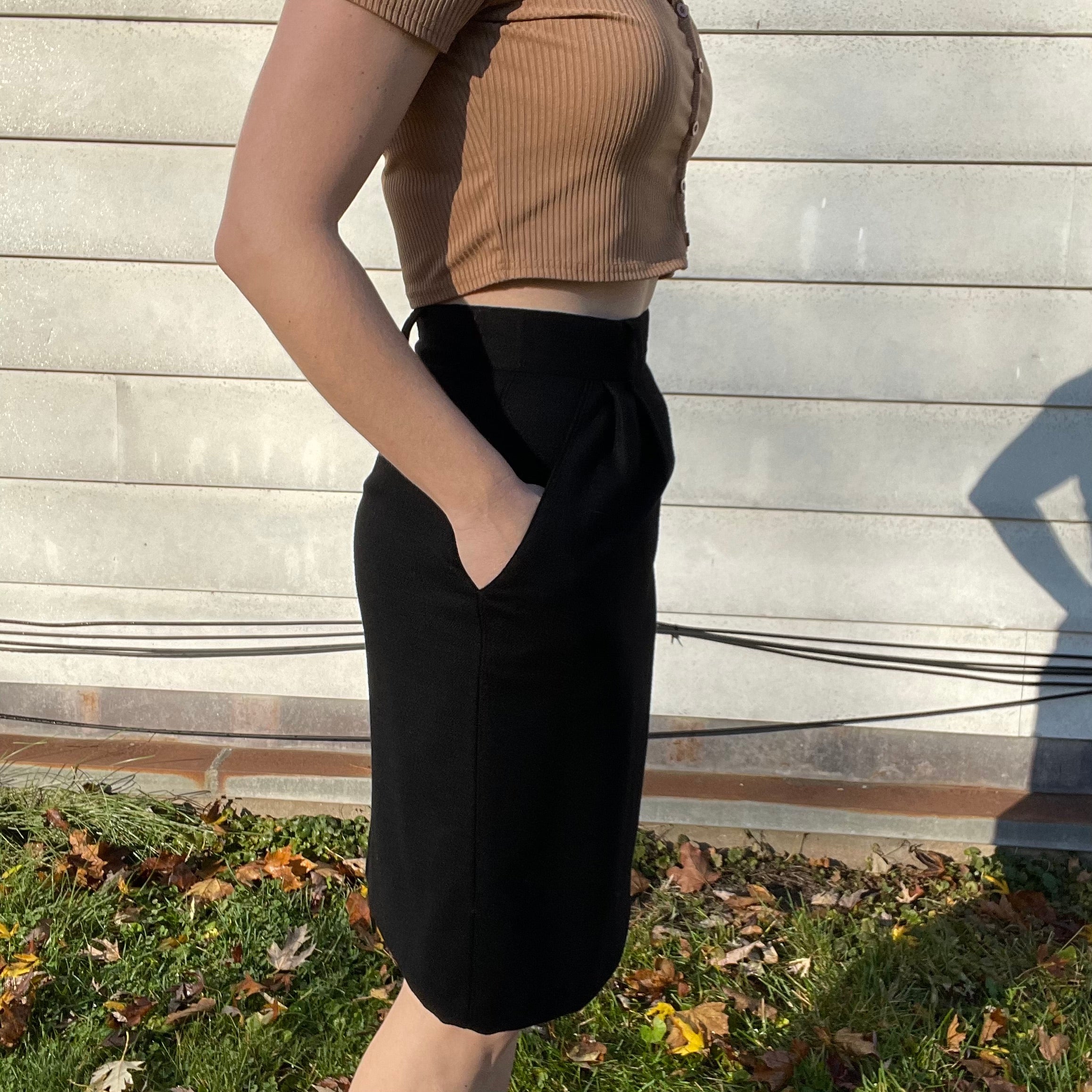 90s/00s Vintage Black Wool Skirt With Belt Loops By Lord and Taylor - Image 4