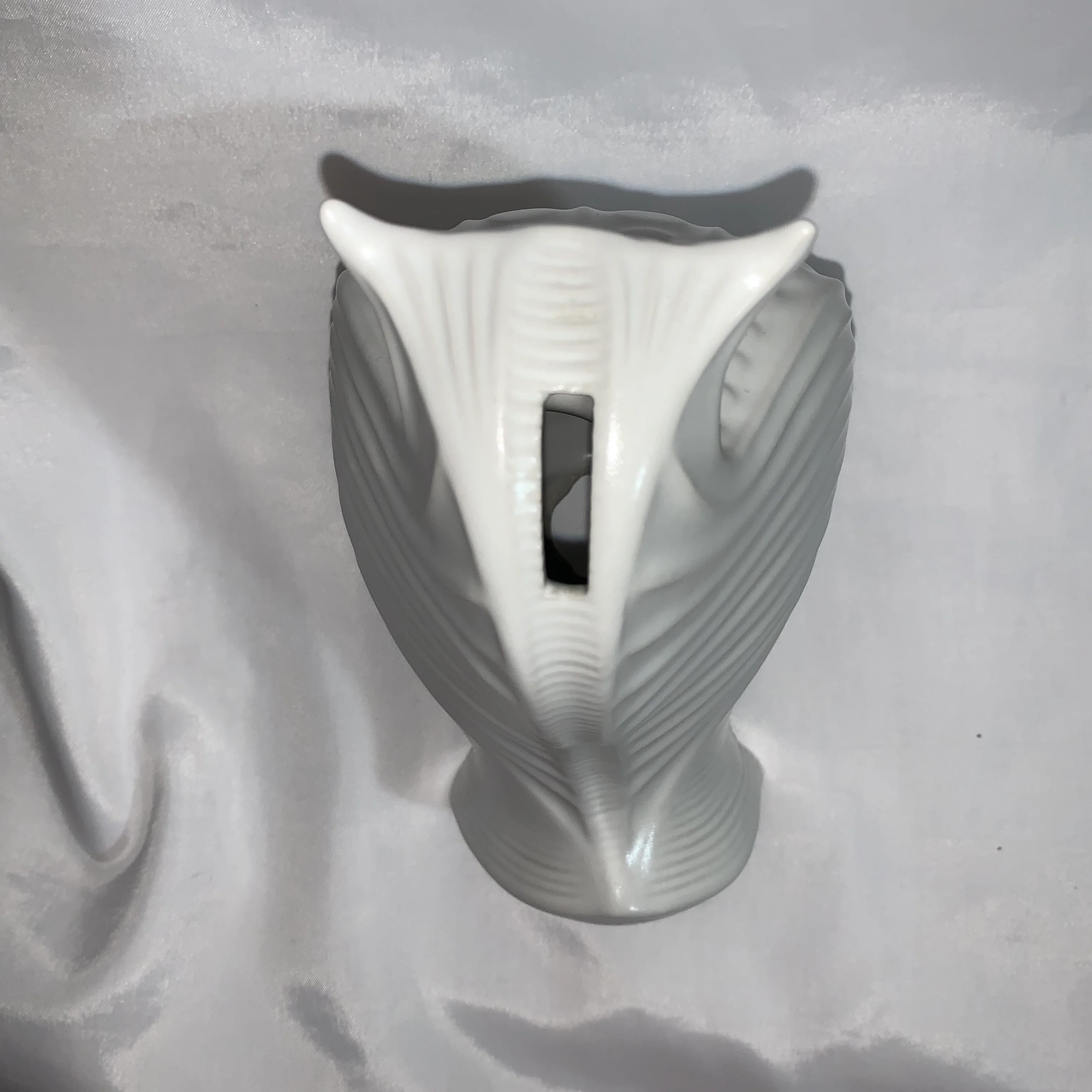 90s/00s White Ceramic Bull Jonathan Adler Piggy Bank By Jonathan Adler - Image 5