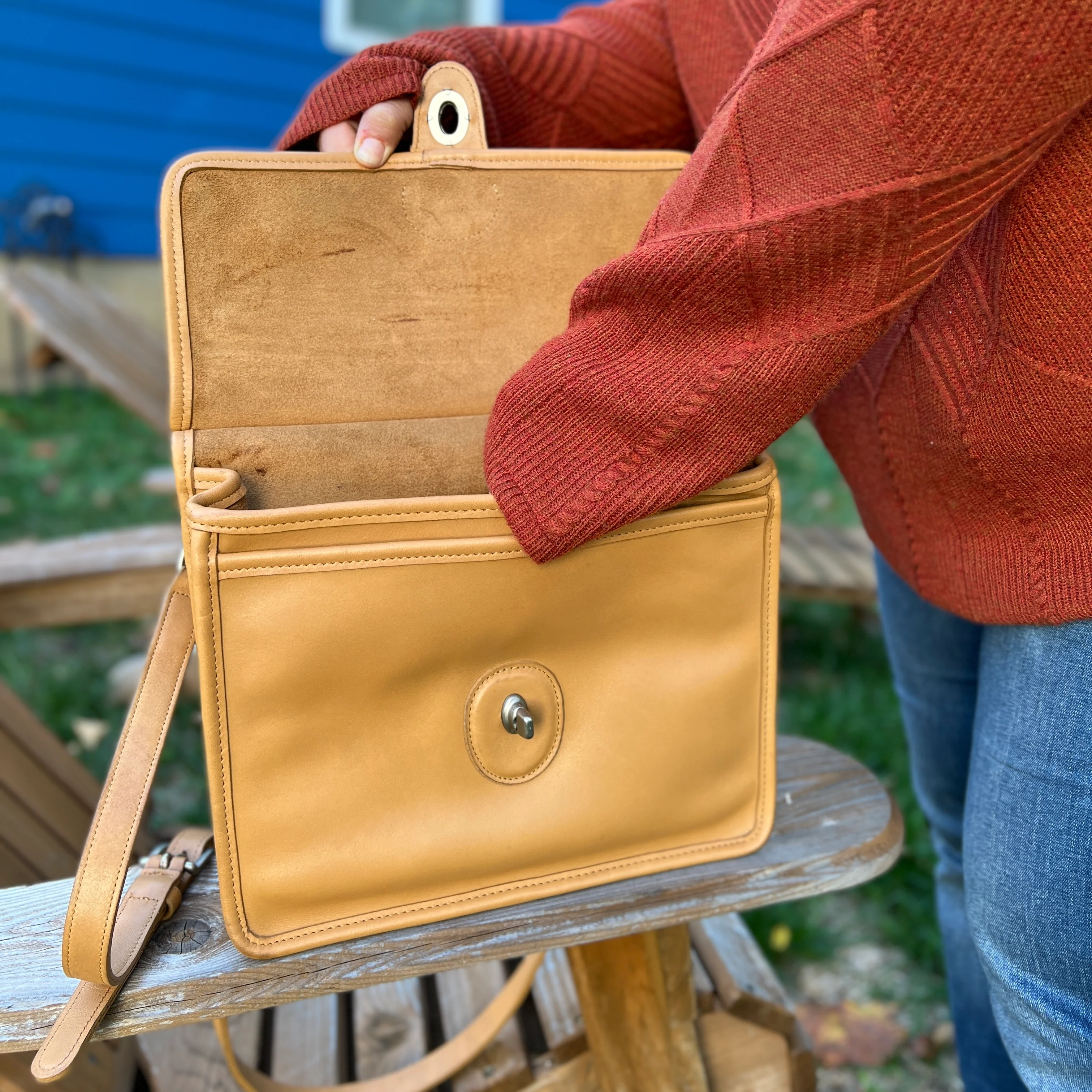 90s/00s Willis Camel Satchel Crossbody Light Academia By Coach - Image 15