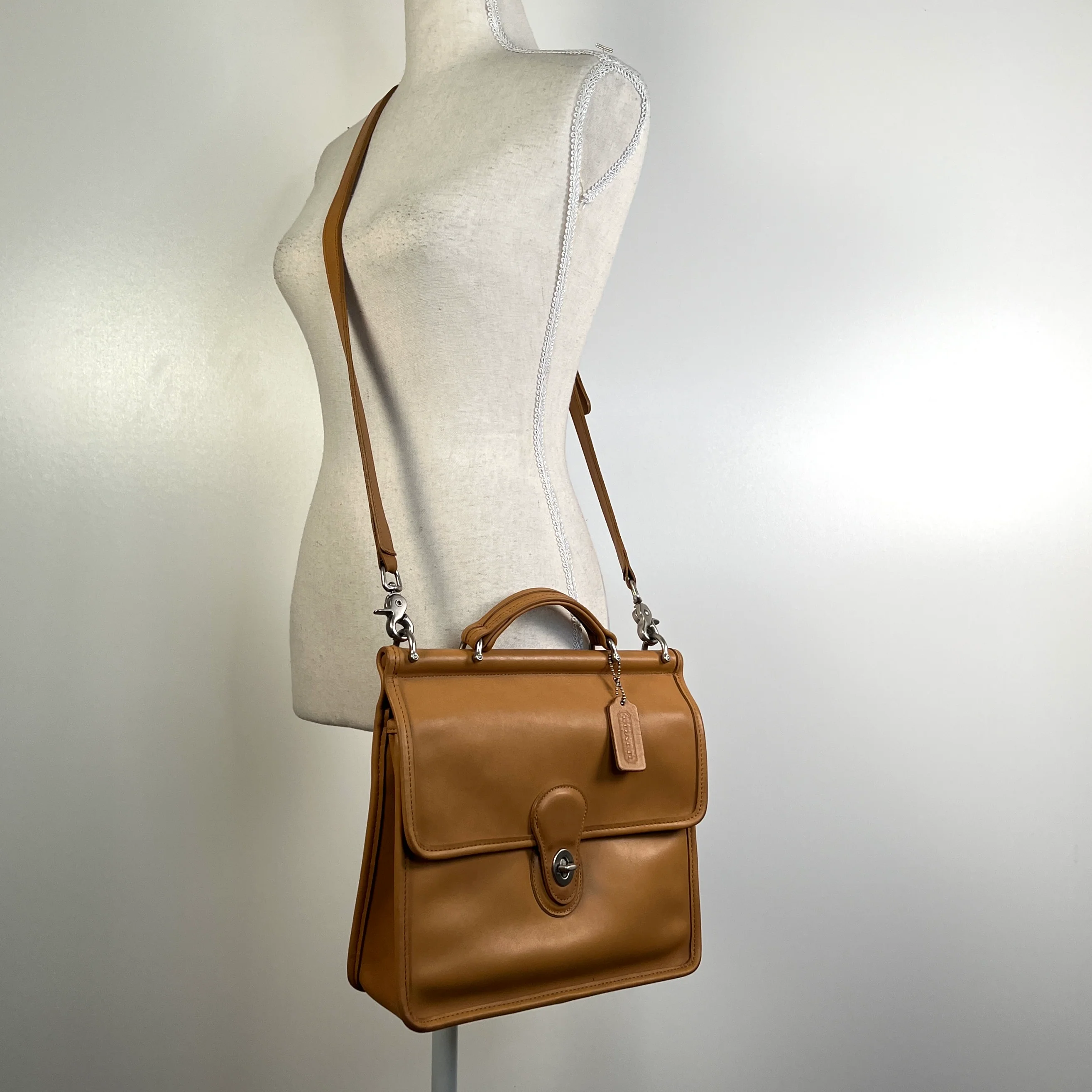 90s/00s Willis Camel Satchel Crossbody Light Academia By Coach - Image 4
