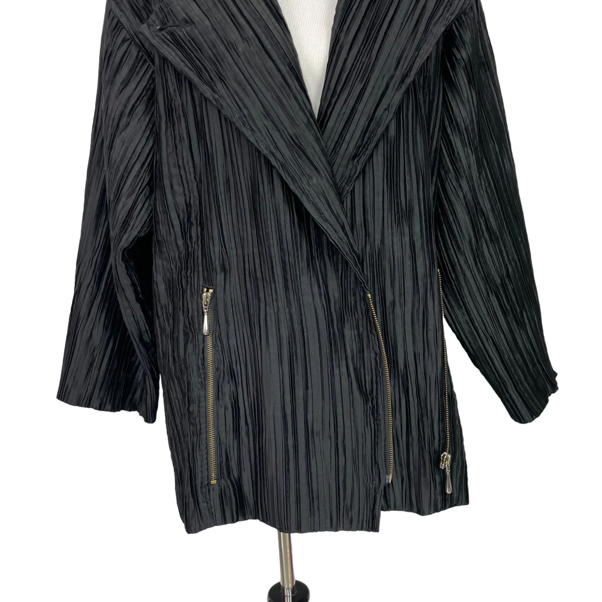 90s Black Gothic Textured Asymmetric Front Zip Jacket By Suki.k - Image 6