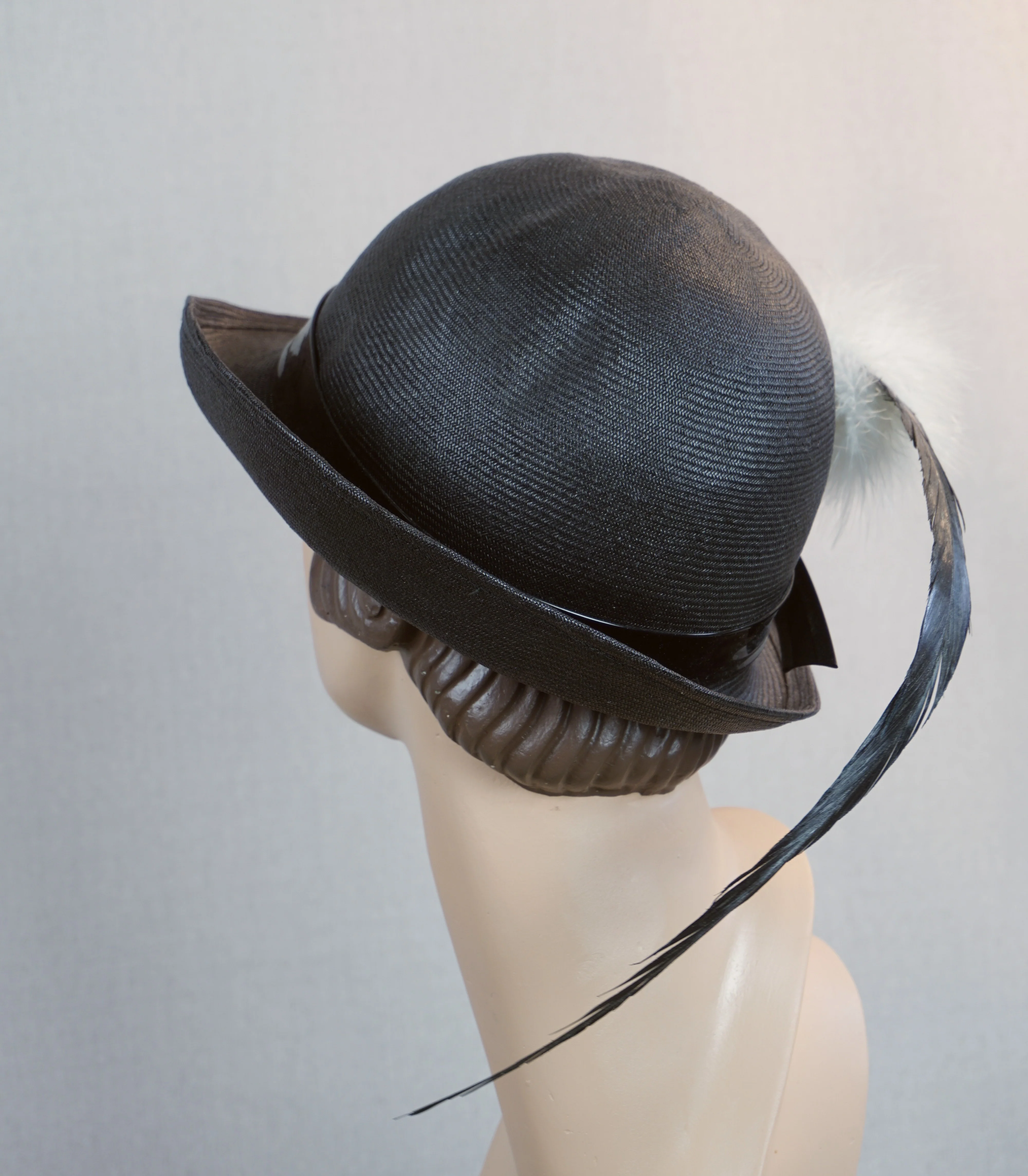 90s Black Straw Derby Hat With Feathers By Adolfo Ii - Image 6