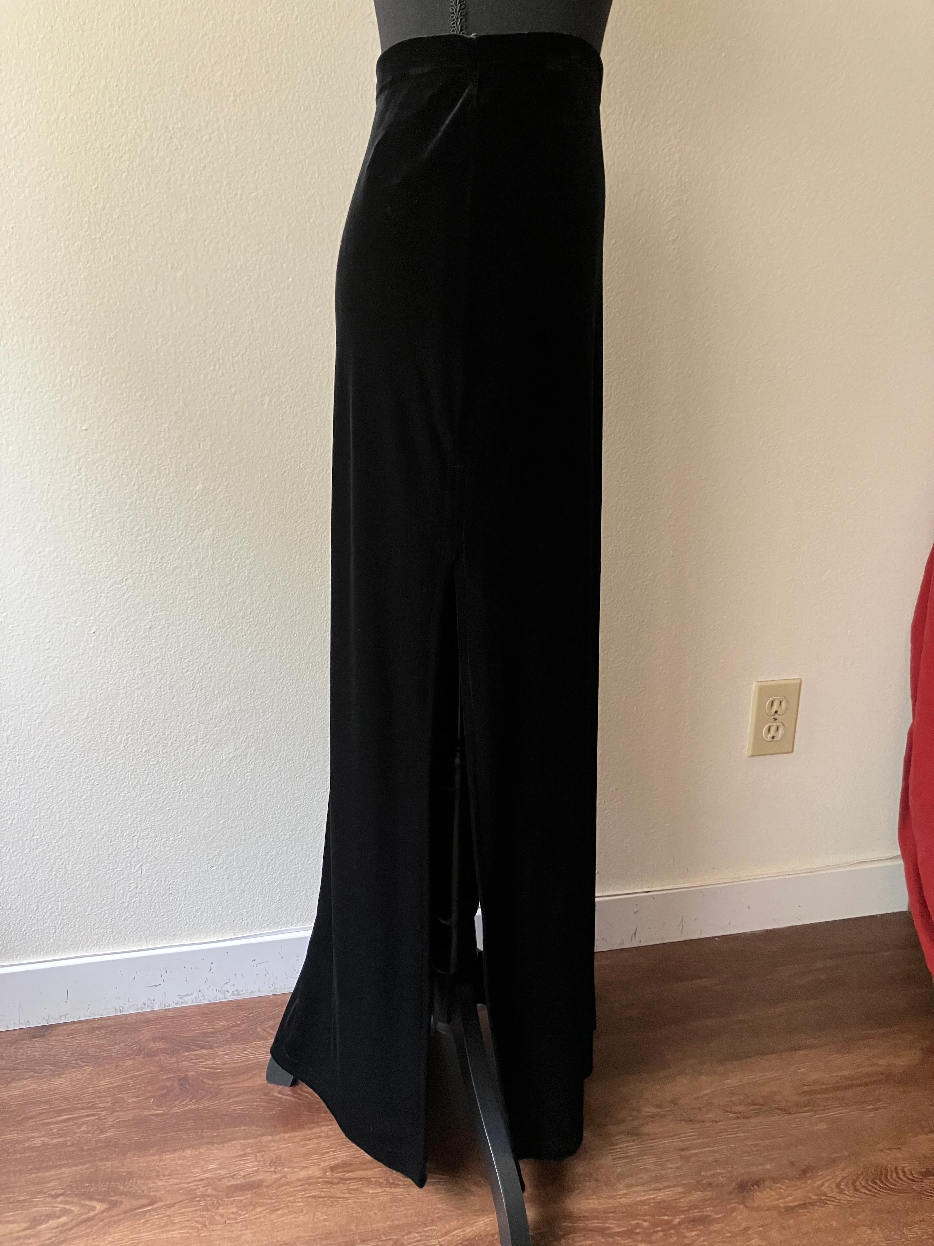 90s Black Velvet Maxi Skirt With High Side Slits By T by Tadashi - Image 4