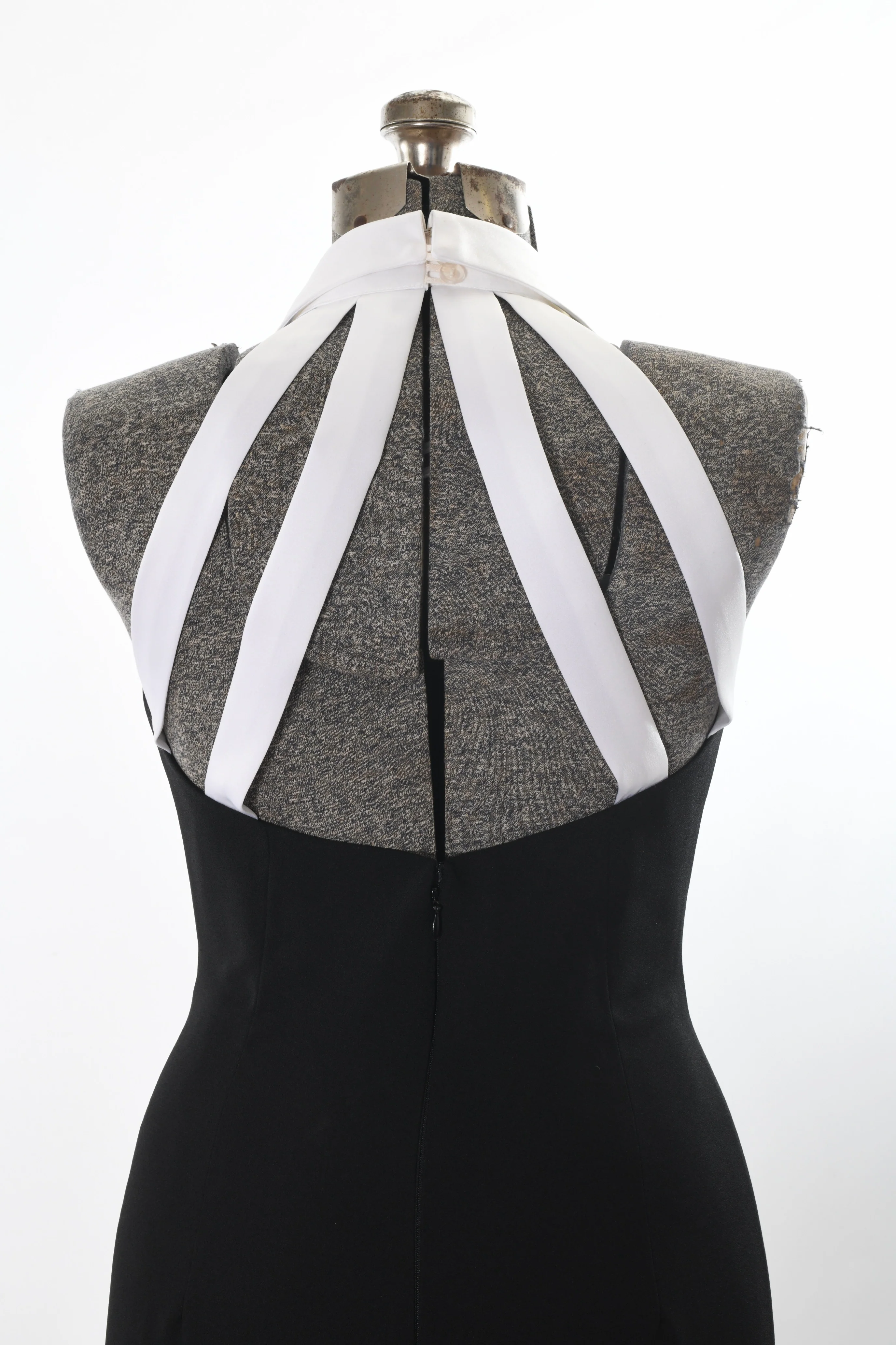 90s Black White Wide Satin Tuxedo Lapel Black Tie Gown By Tonight - Image 4