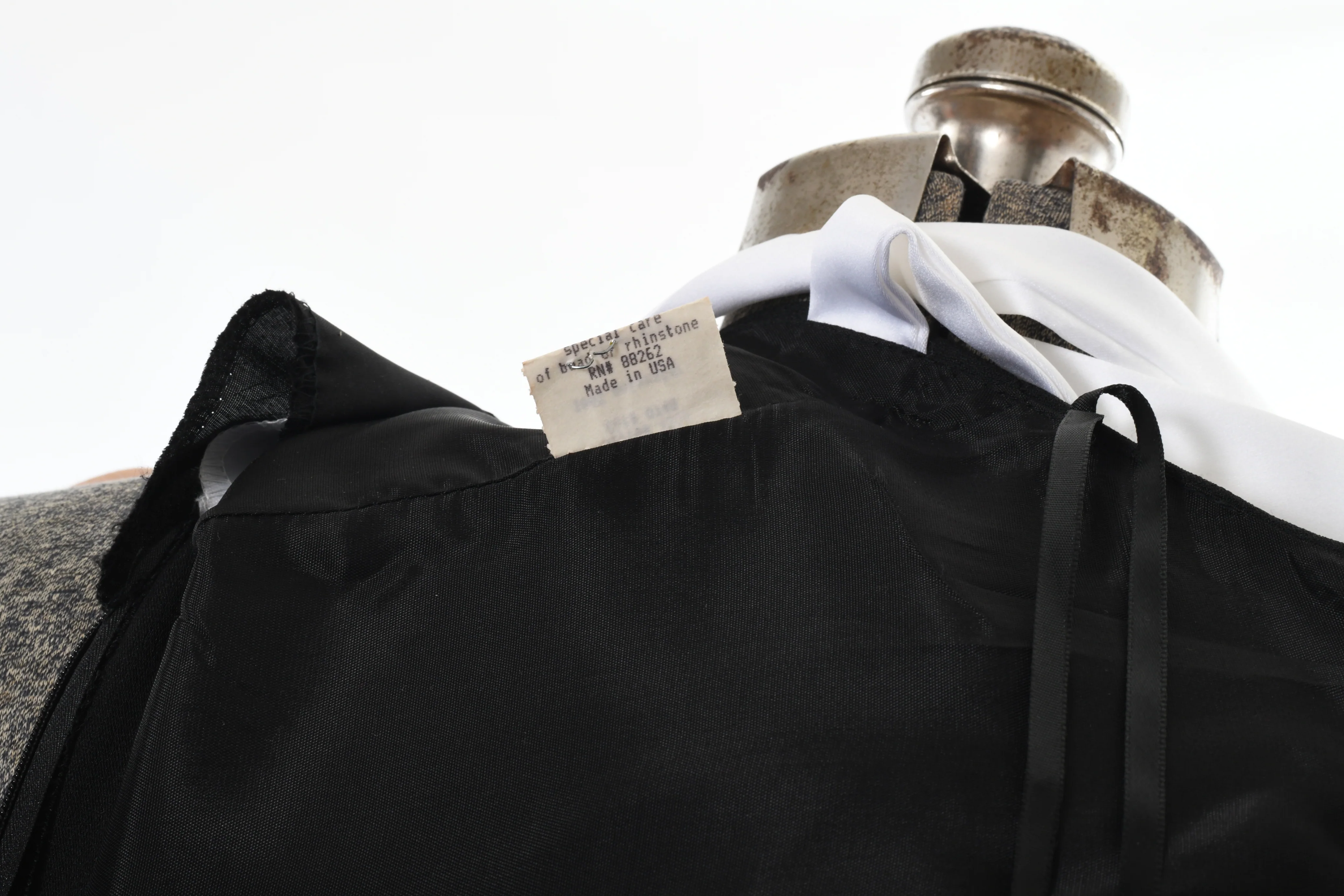 90s Black White Wide Satin Tuxedo Lapel Black Tie Gown By Tonight - Image 9