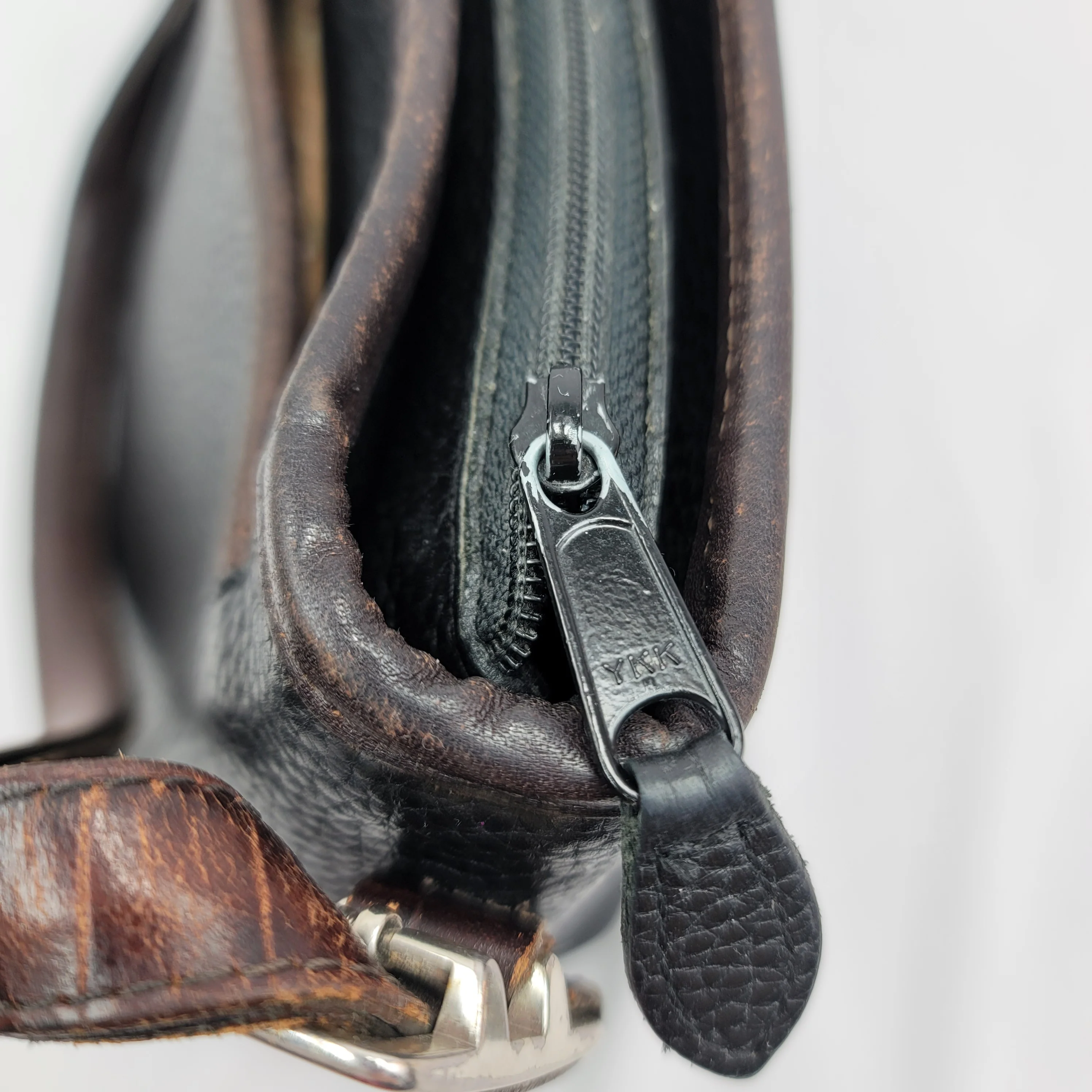 90s Croc Embossed Pebbled Black Brown Leather Bag By Brighton - Image 15