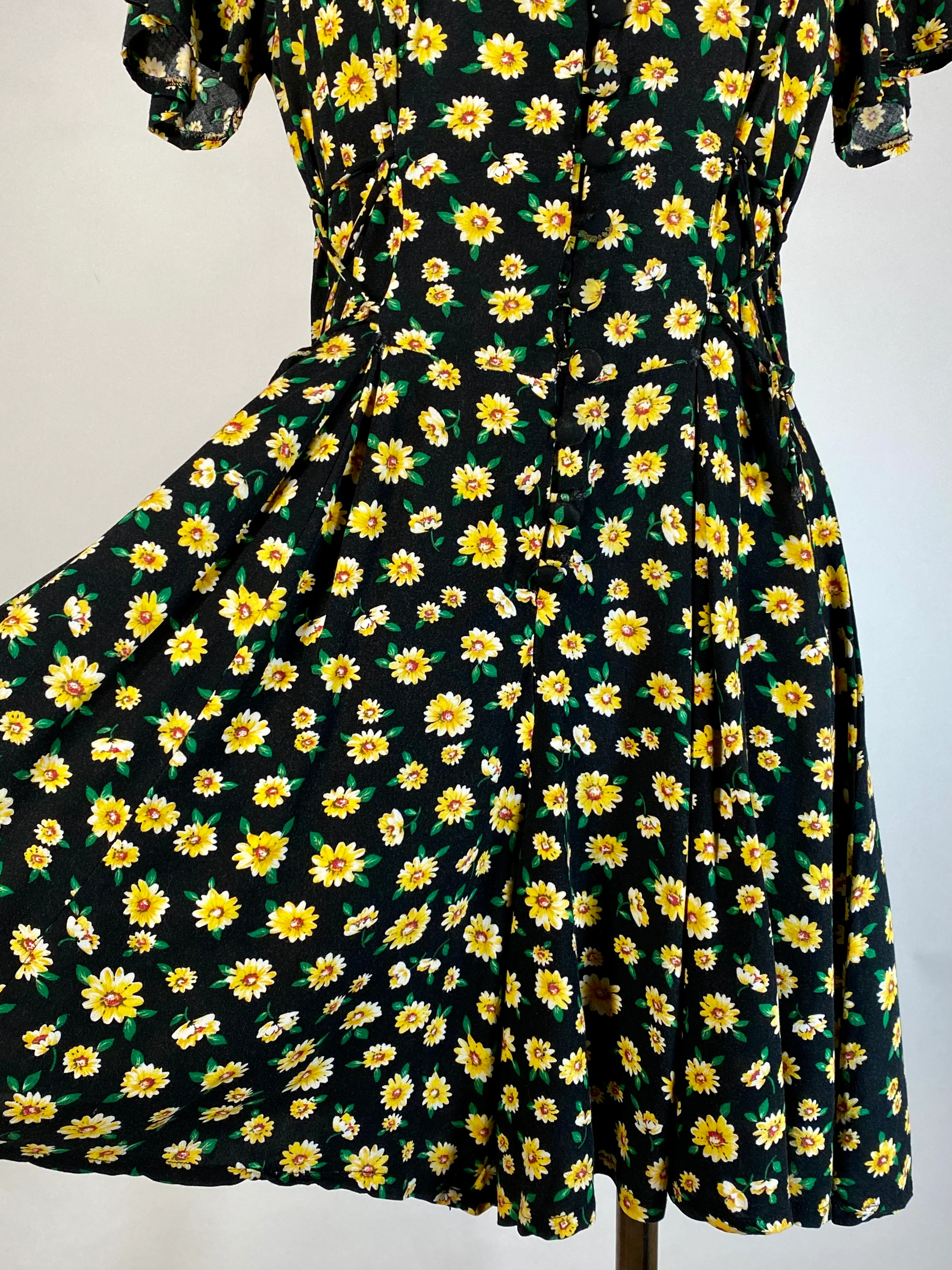 90s Daisy Print Black Lt Wt Rayon Romper With Lacing By Westport Ltd - Image 11