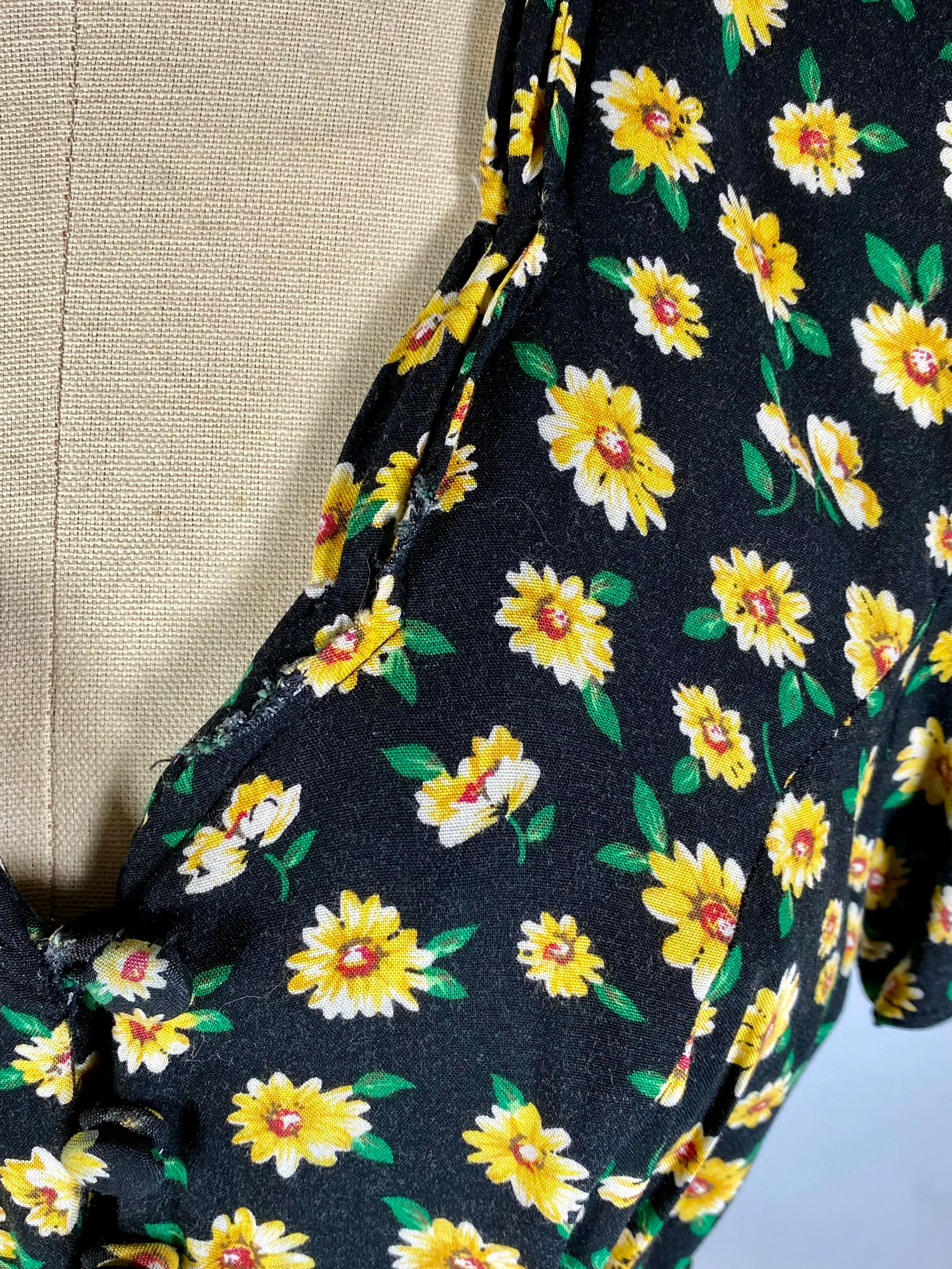 90s Daisy Print Black Lt Wt Rayon Romper With Lacing By Westport Ltd - Image 12
