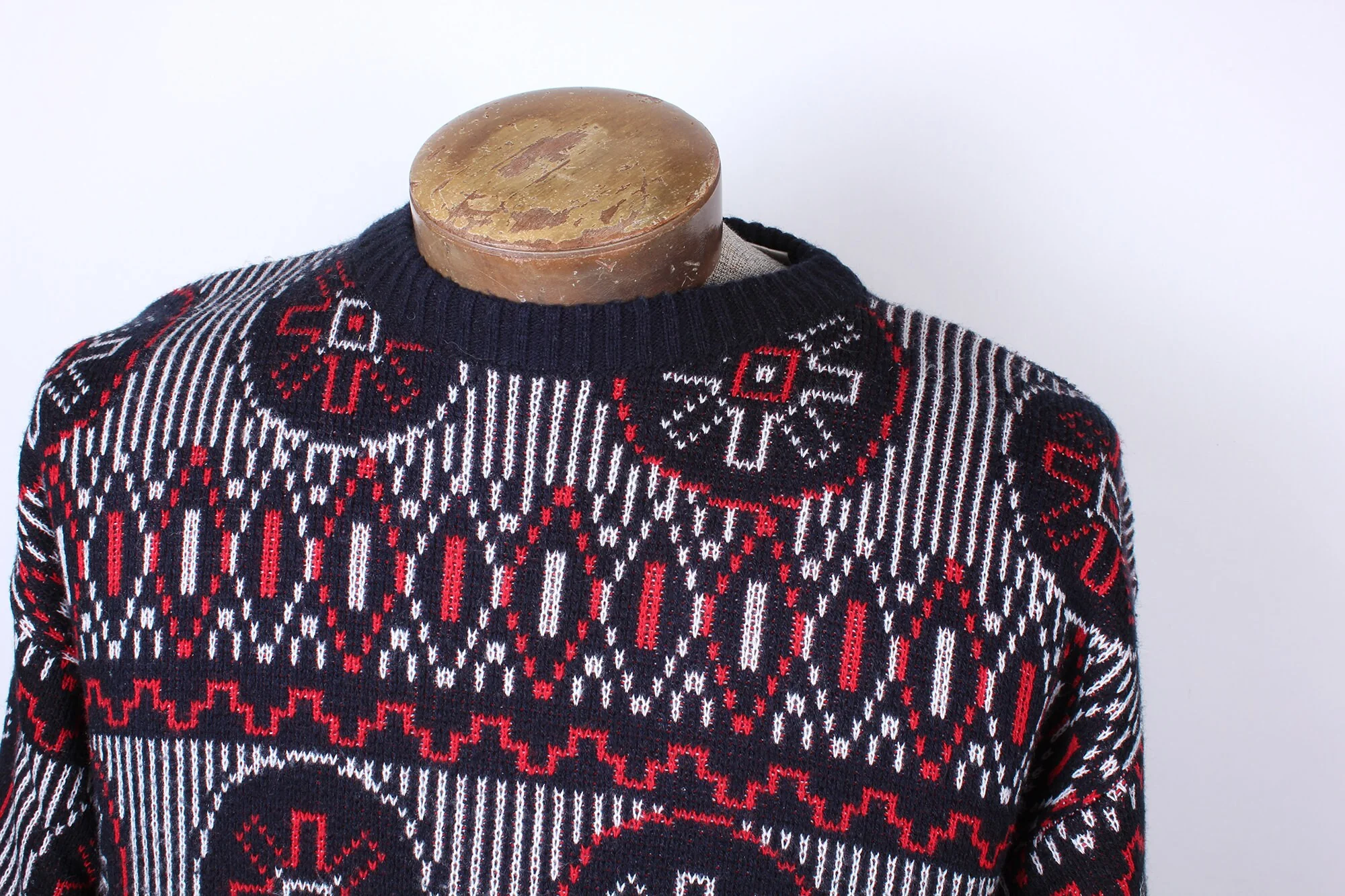 90s Era Club International Brand Red White Black Geometric Men's Pullover Crew Neck Sweater Acrylic by Club International - Image 4
