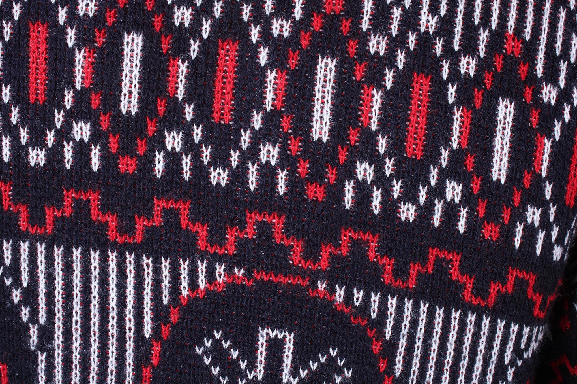 90s Era Club International Brand Red White Black Geometric Men's Pullover Crew Neck Sweater Acrylic by Club International - Image 5