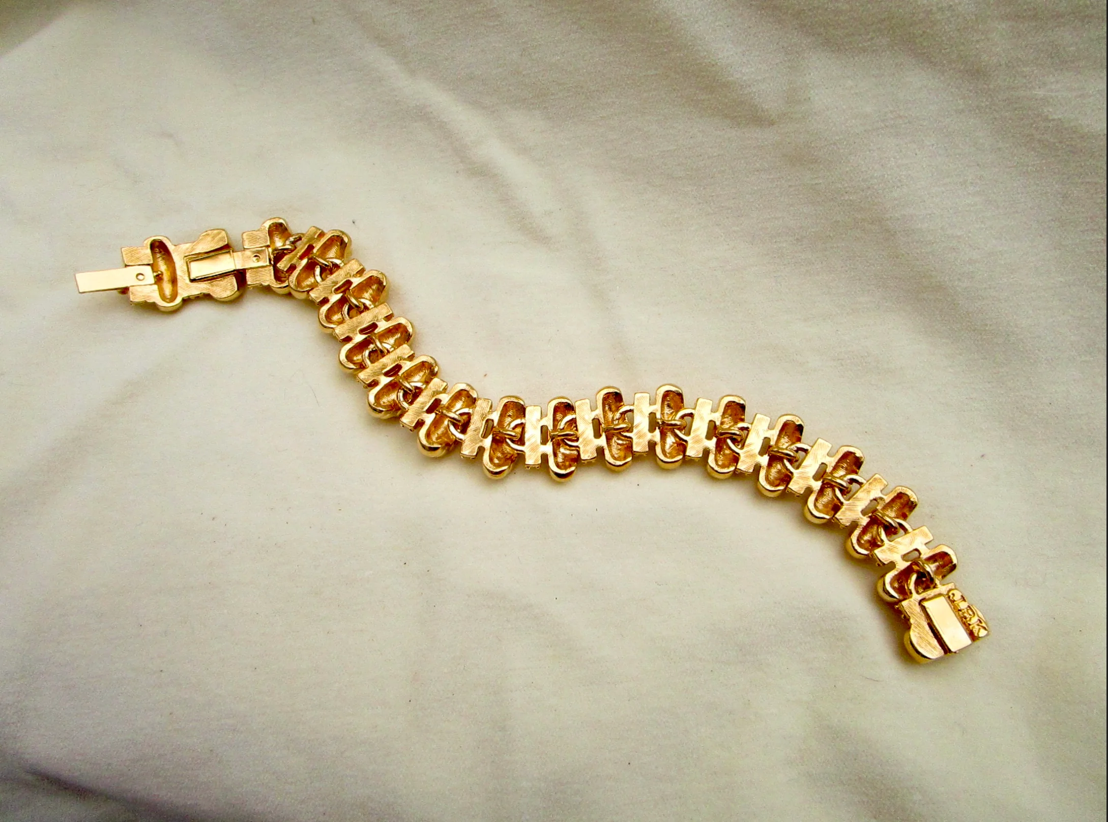 90s Gold Repro Jackie Kennedy Bracelet 60s Style By Jbk / Camrose & Kross - Image 6