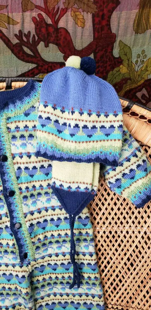 90s Knit Baby Bodysuit and Ear Flap Hat 24m Vintage Hand Knit Baby Bodysuit and Winter Hat, Hearts Bodysuit with Matching Hat, 24m - Image 4