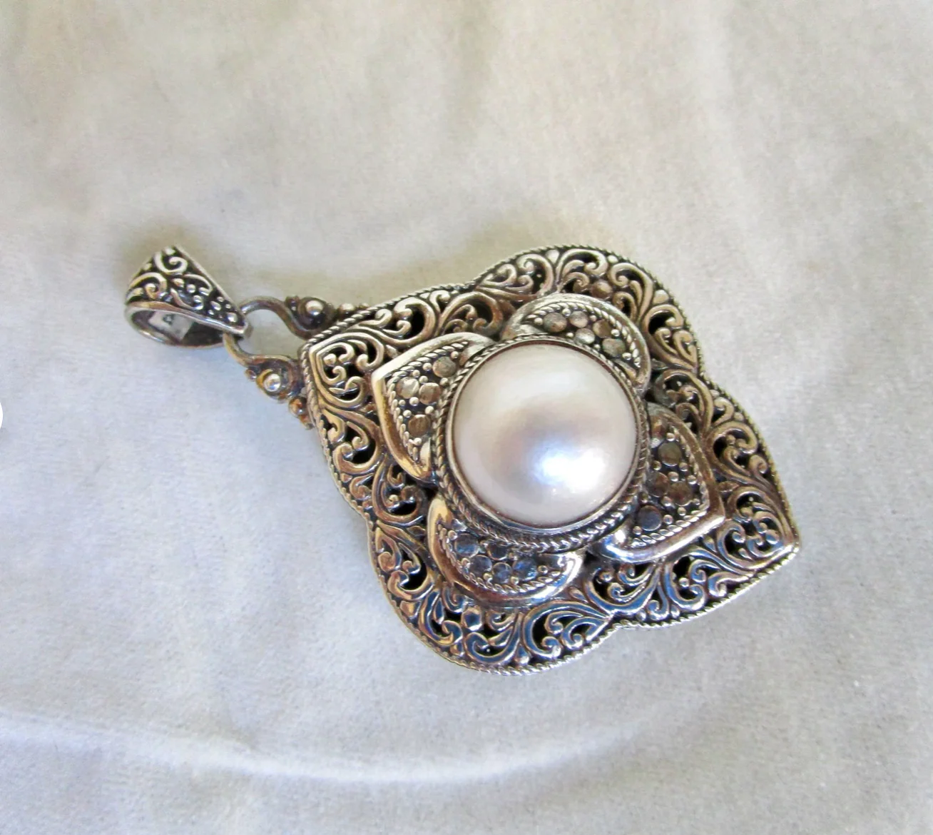 90s Large Bali Silver Pendant With Mabe Pearl Center By Sarda - Image 3