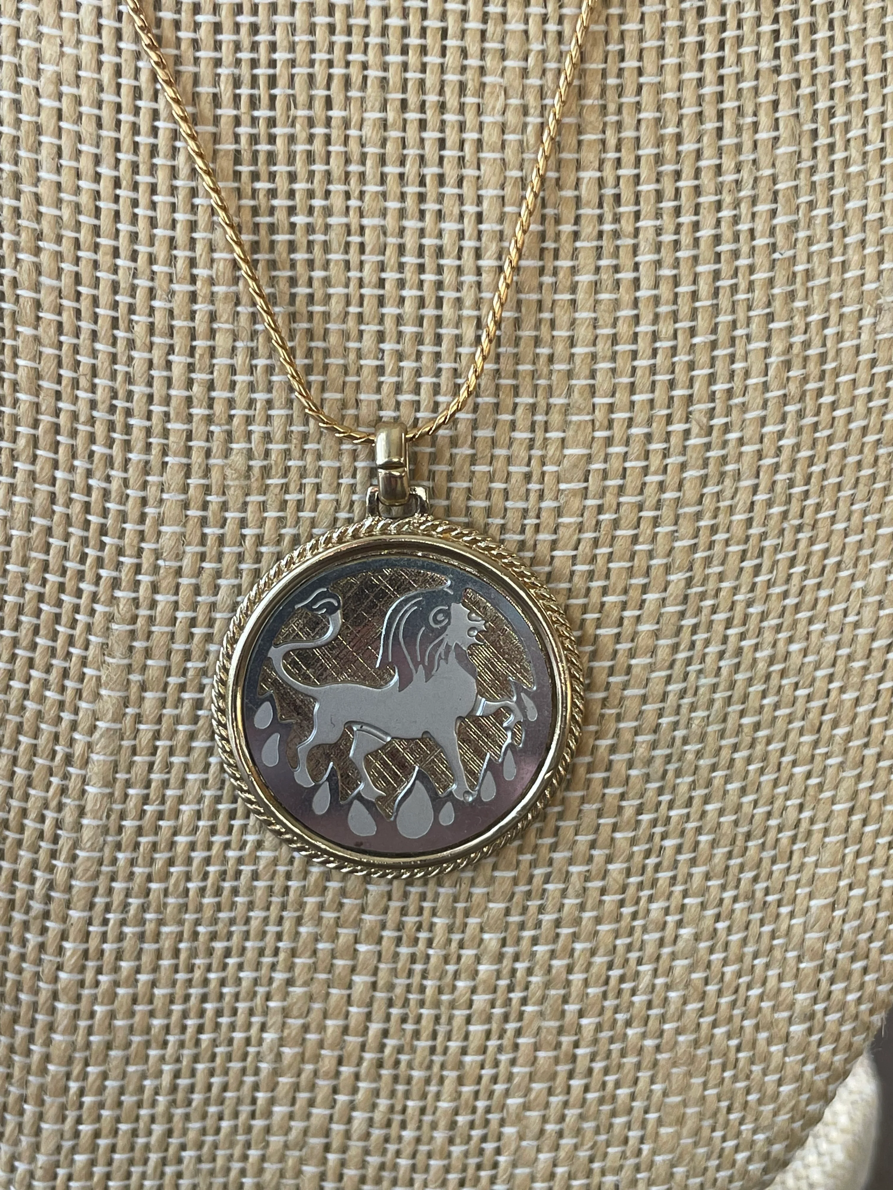 90s Leo Zodiac Necklace - Image 6