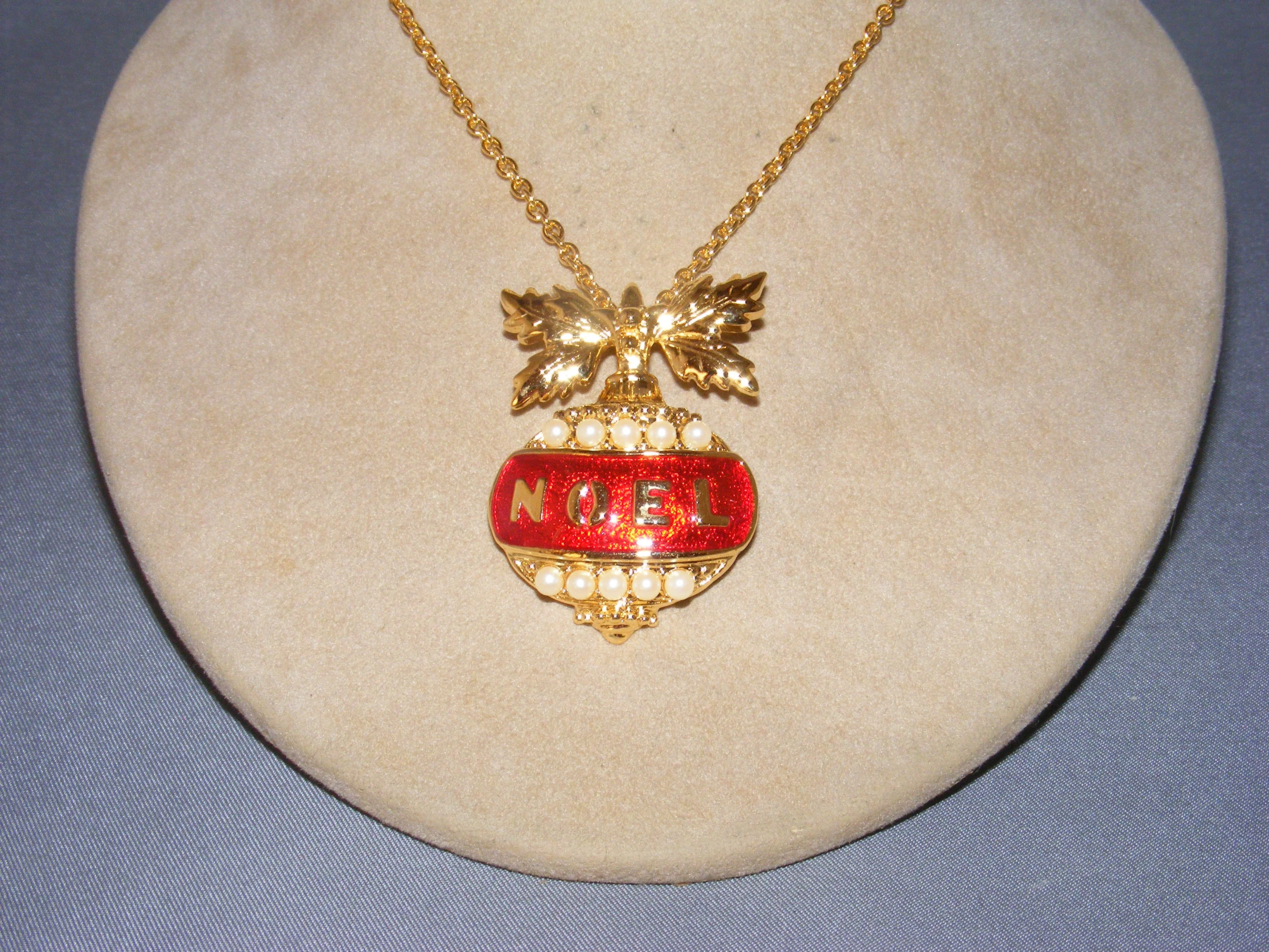 90s Noel Christmas Pendant Necklace Enamel Faux Pearl By Avon - Image 4
