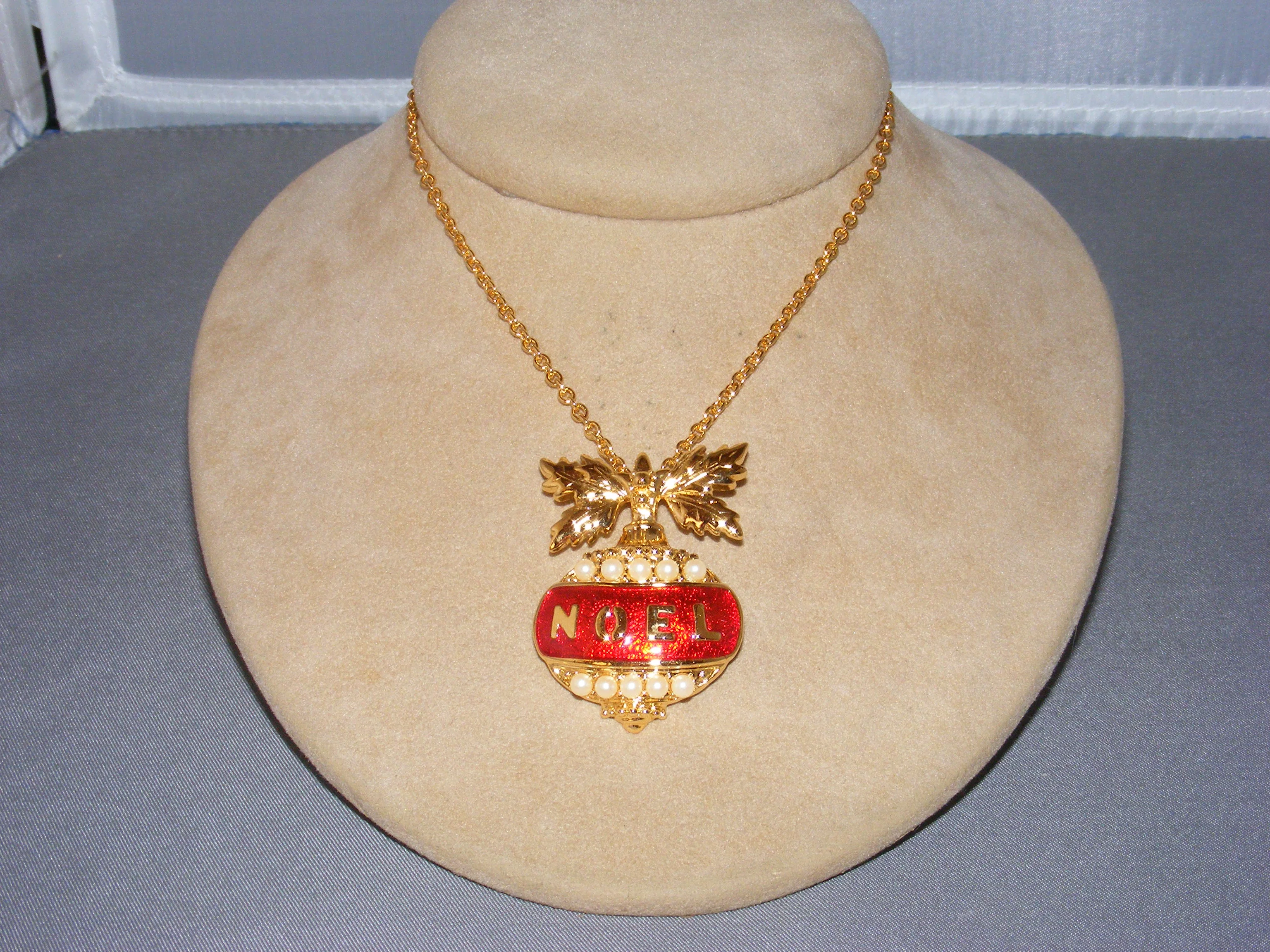 90s Noel Christmas Pendant Necklace Enamel Faux Pearl By Avon - Image 5