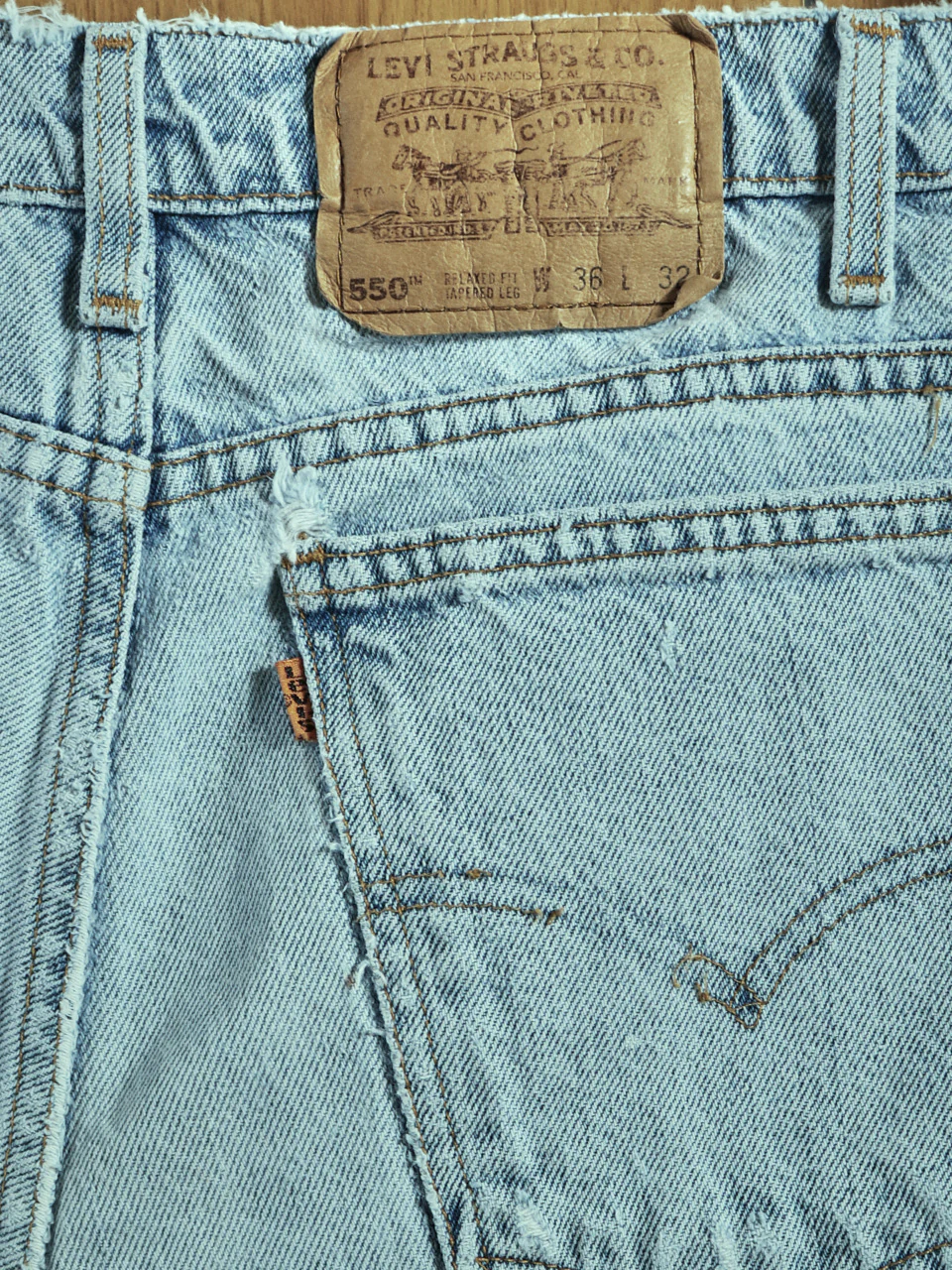 90s Orange Tab 550 Distressed Jeans - 36x32 By Levi's - Image 4