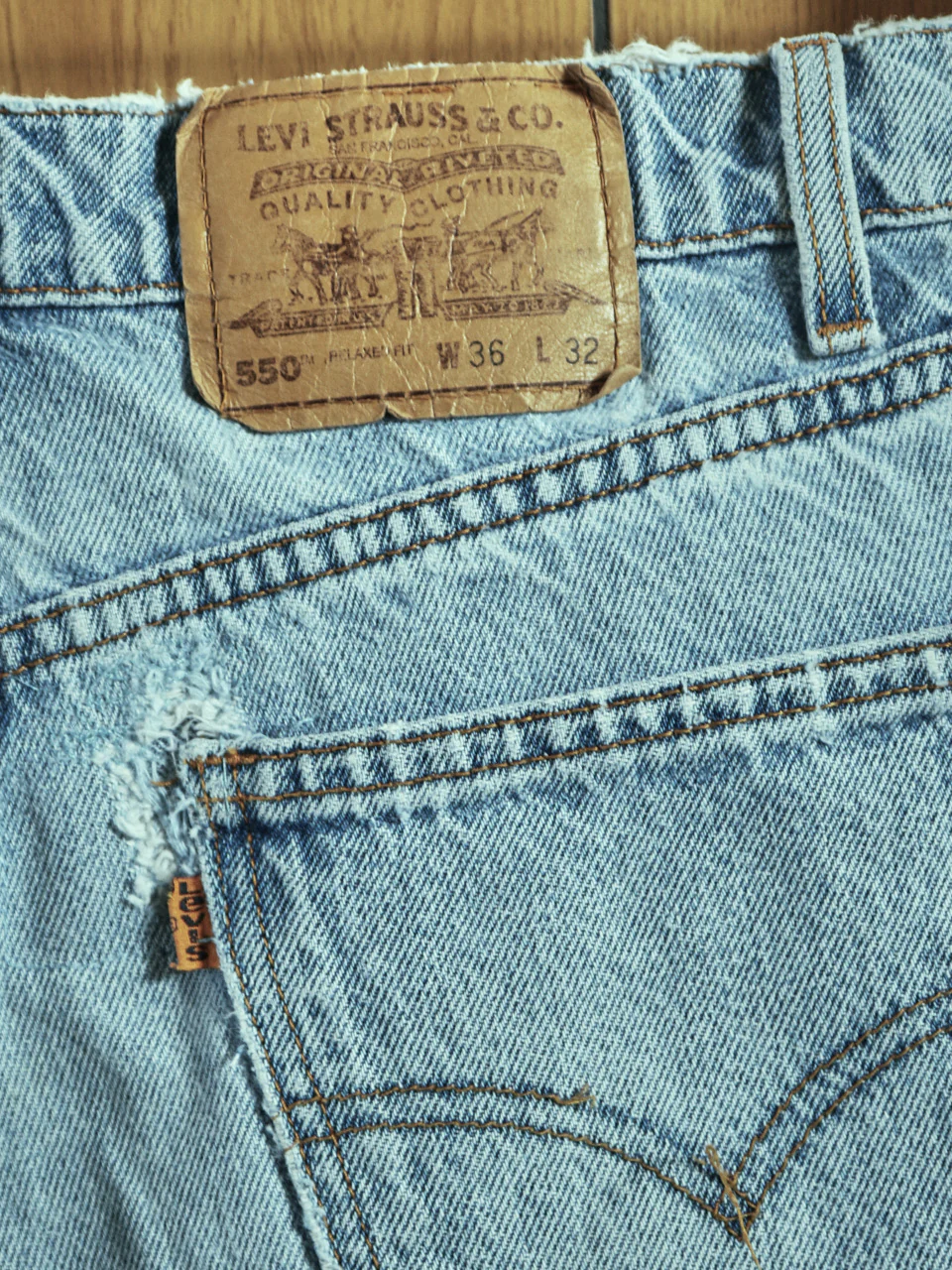 90s Orange Tab 550 Light Wash Jeans - 36x32 By Levi's - Image 4