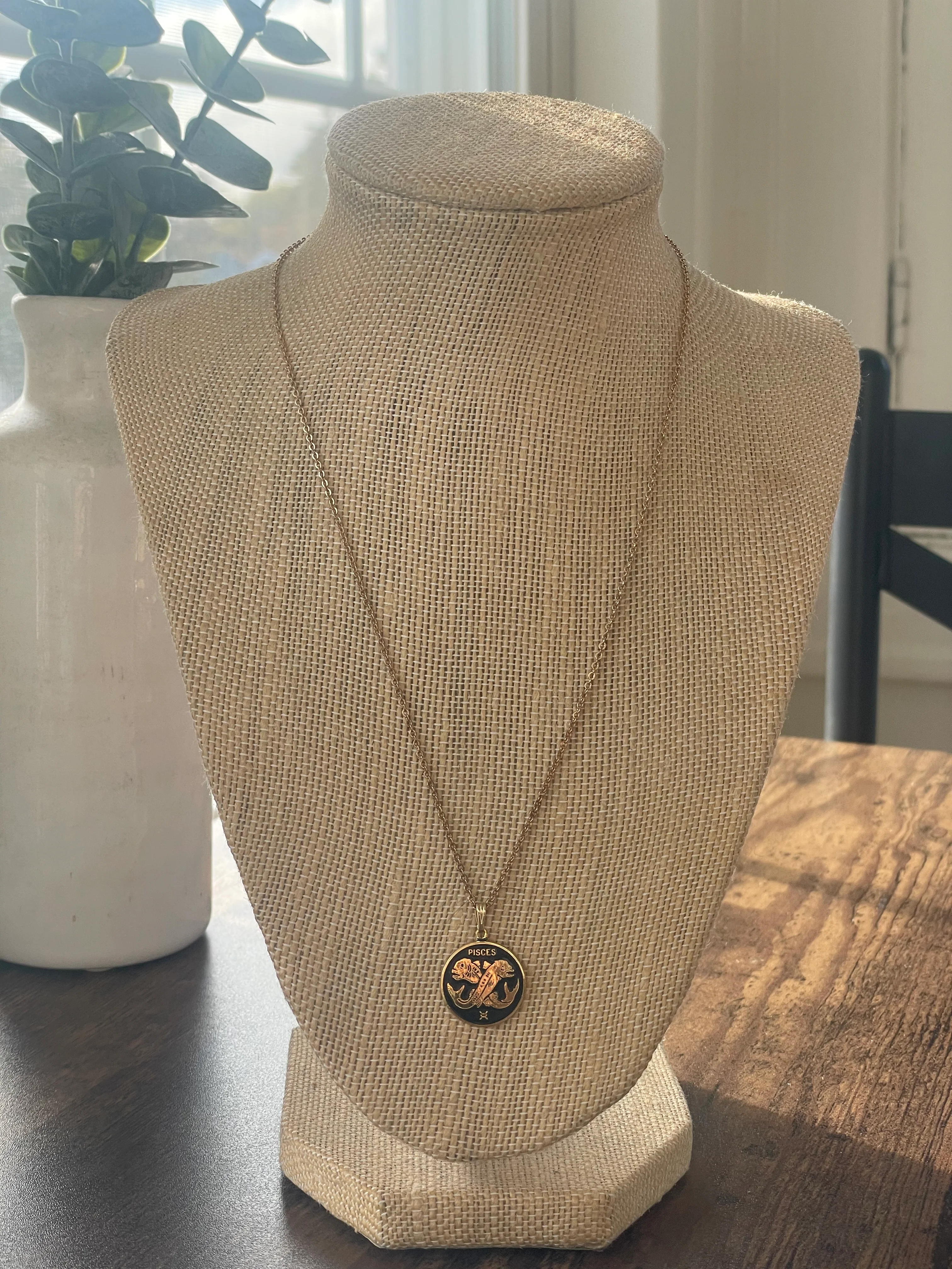 90s Pisces Zodiac Necklace - Image 5