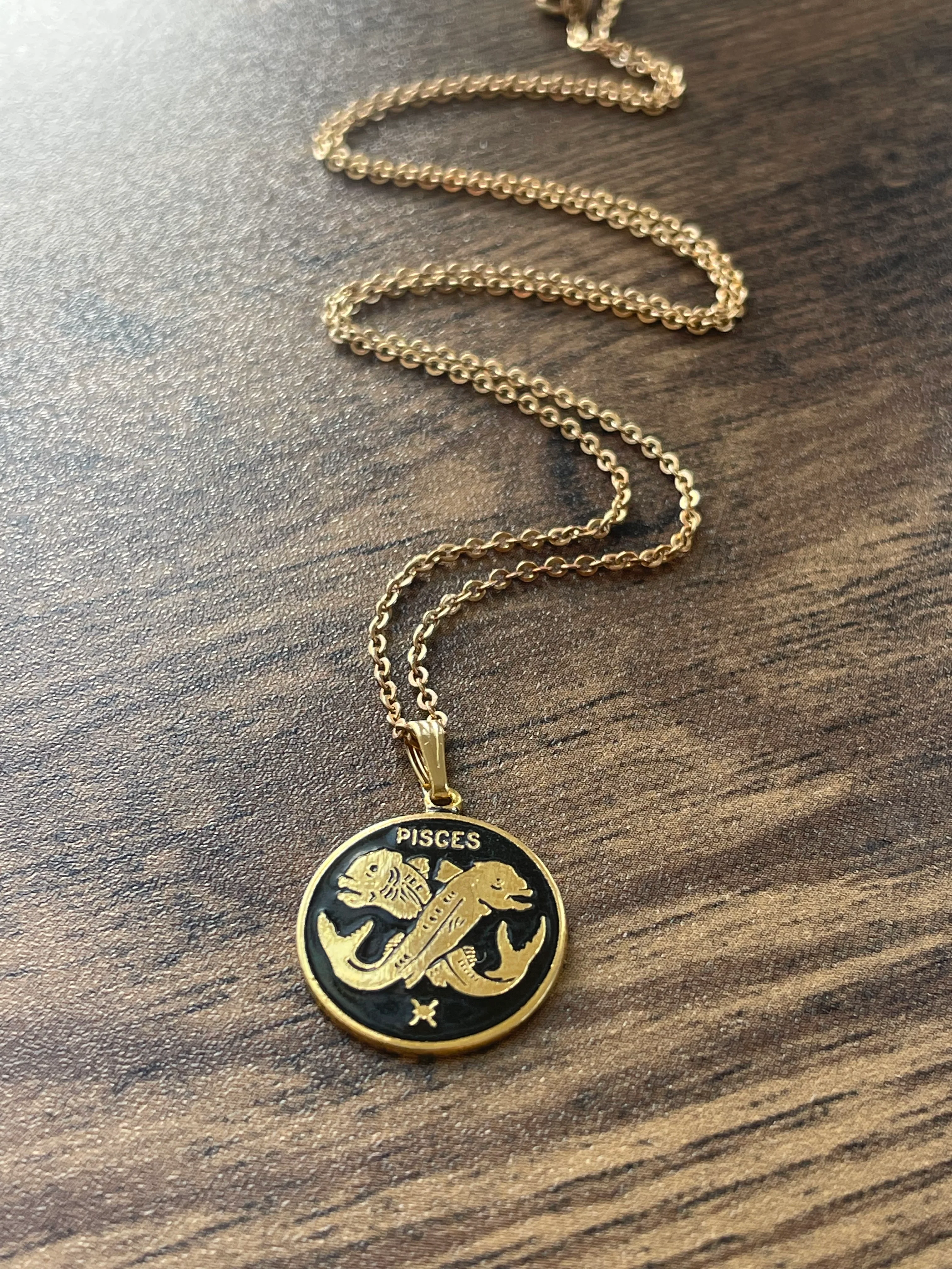 90s Pisces Zodiac Necklace - Image 6