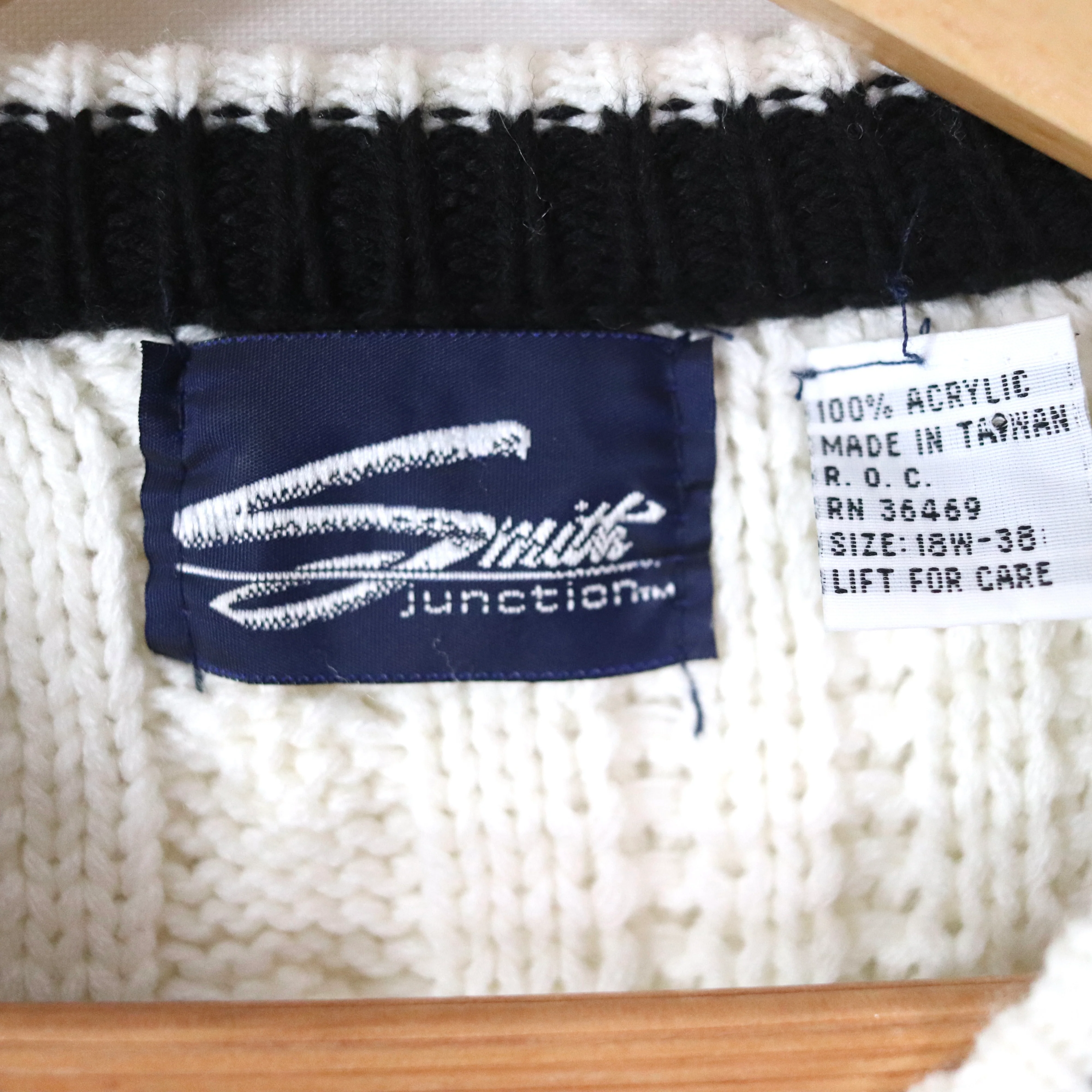 90s Preppy Ivory Cable Knit Floral Accent Sweater By Smith Junction - Image 6
