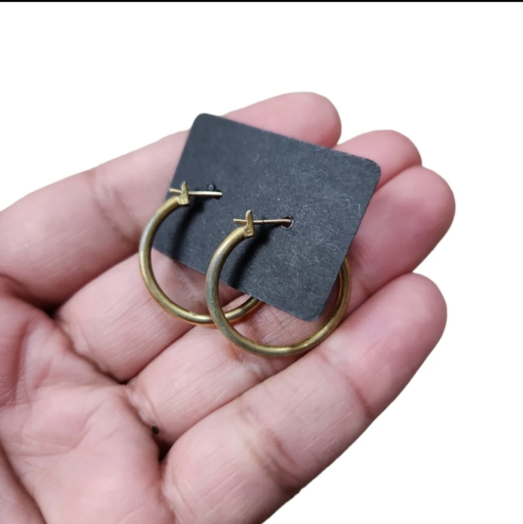 90s Vintage Gold Toned Hoop Earrings - Image 3