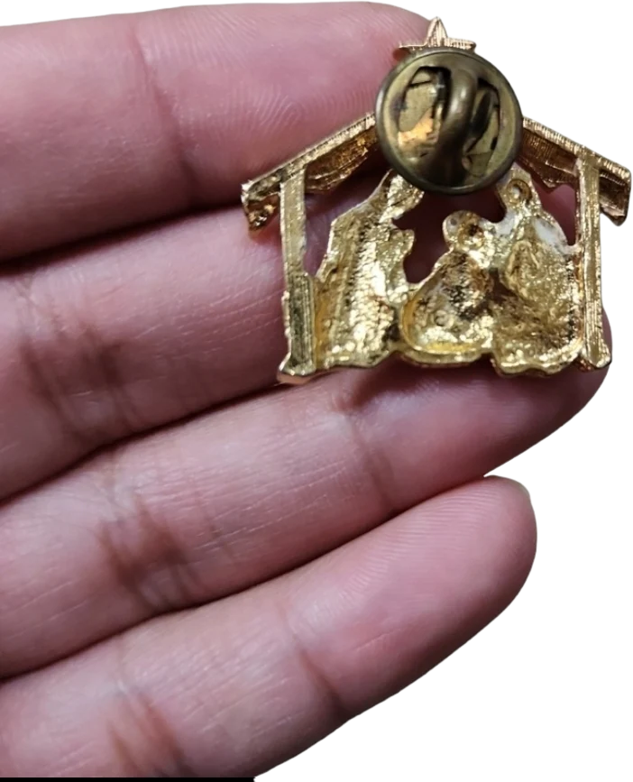 90s Vintage Gold Toned Nativity Christmas Pin - Image 2