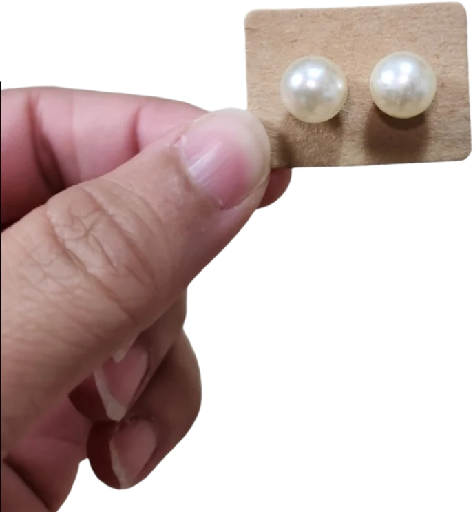 90s Vintage Gold Toned Pearl Stud Earrings