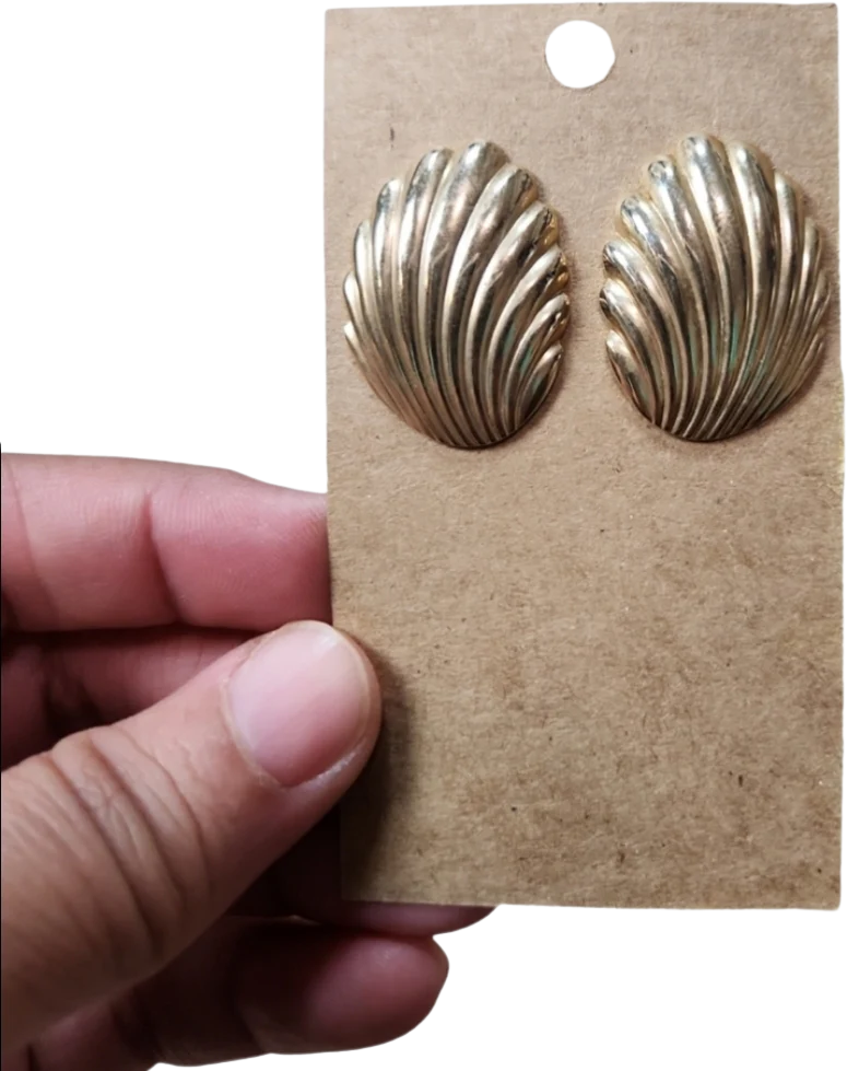 90s Vintage Gold Toned Shell Post Earrings