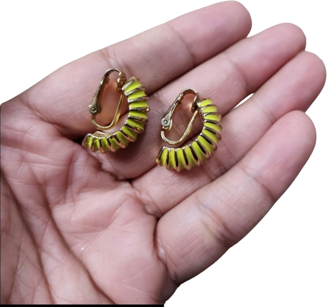 90s Vintage Gold Toned Yellow Clip On Earrings - Image 2