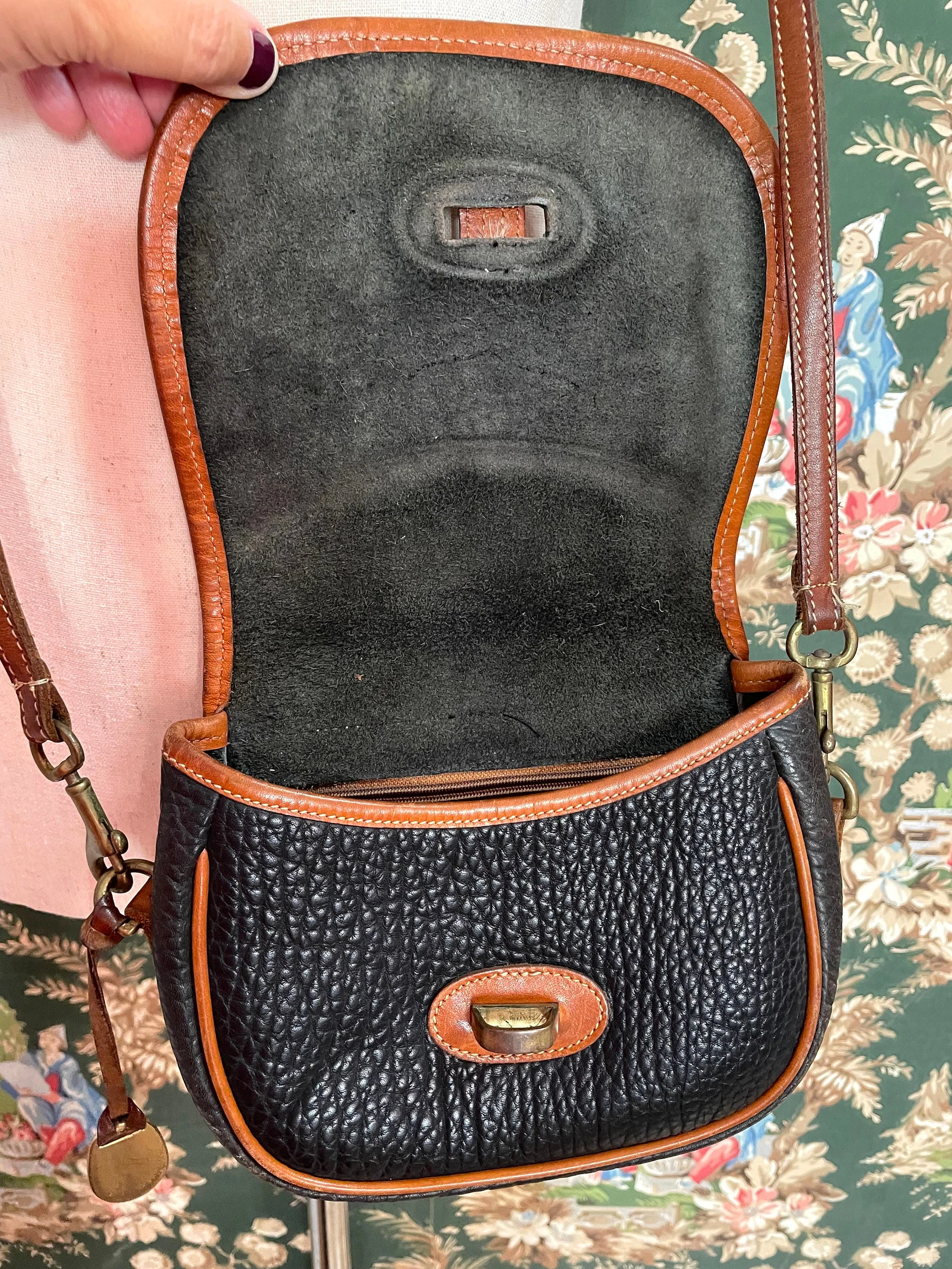 90s Vintage Small Navy and Brown Crossbody Bag by  Dooney and Bourke - Image 9