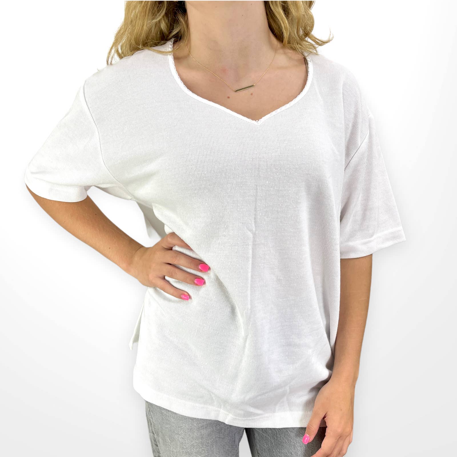 90s Vintage White Scooped V-Neck Short Sleeve Tee by Carolyn Taylor - Image 5