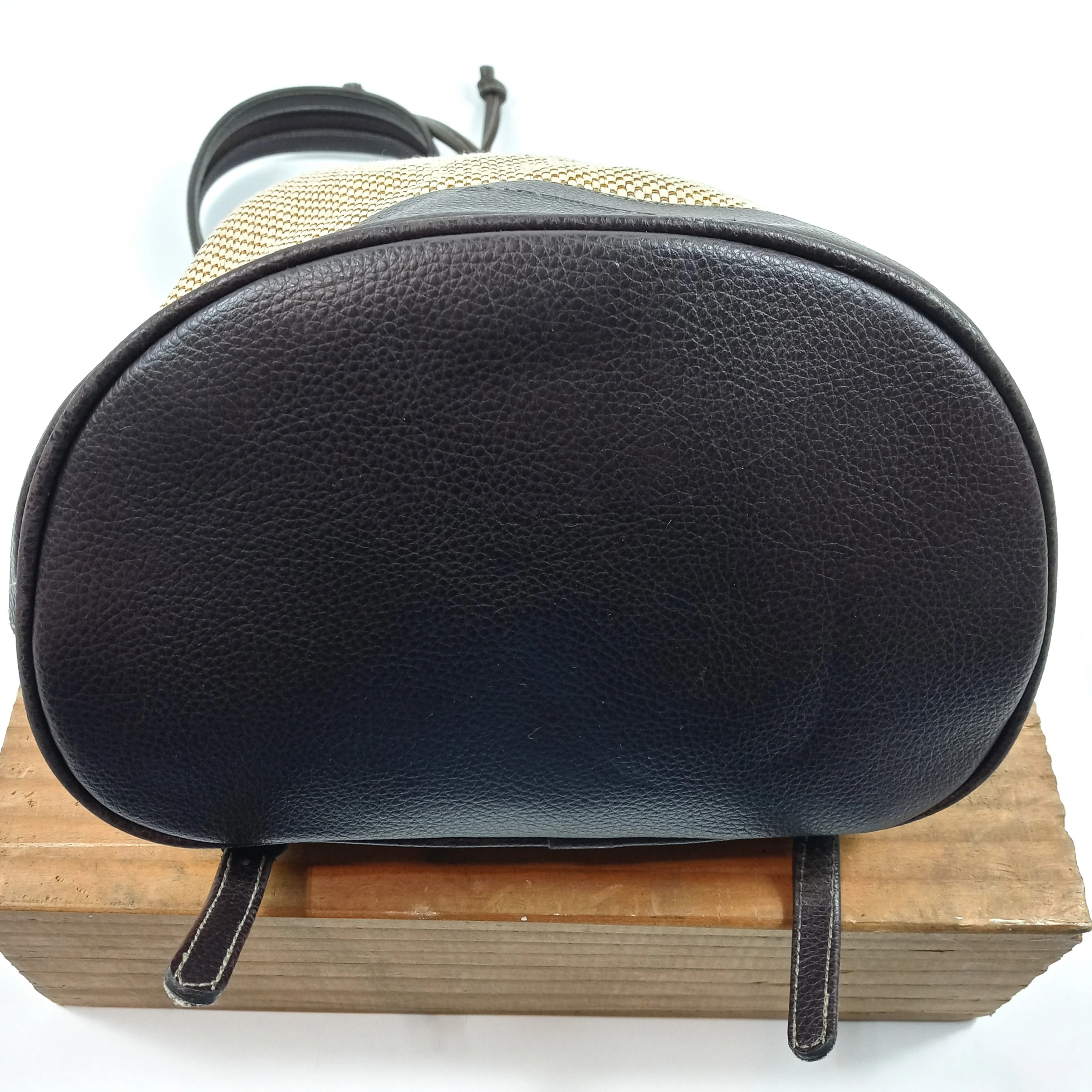 90s Woven And Vegan Convertible Bucket Backpack By Liz Claiborne - Image 6