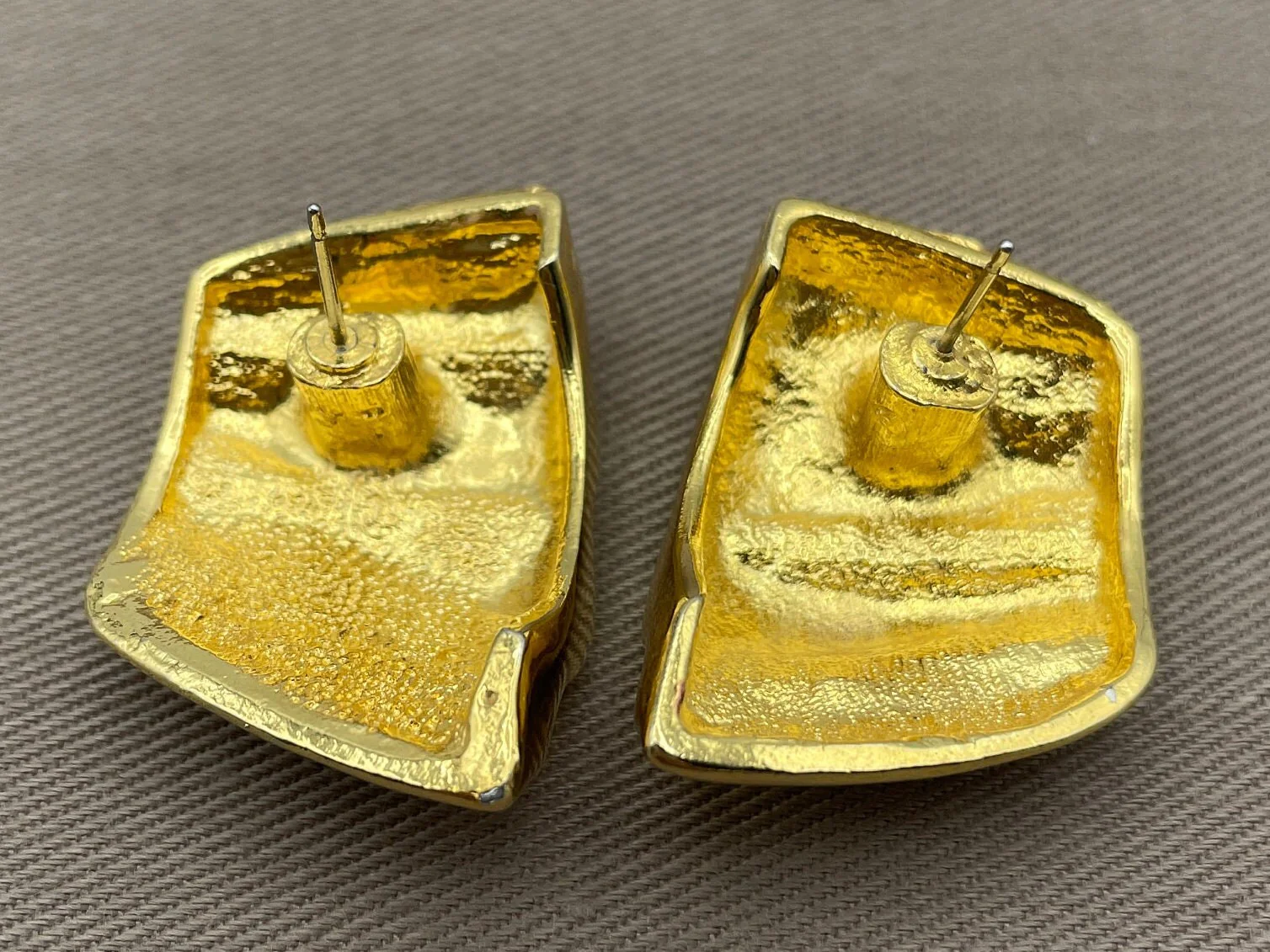 Abstract Asymmetrical Crinkled Gold Tone Statement Earrings for Pierced Ears - Image 3