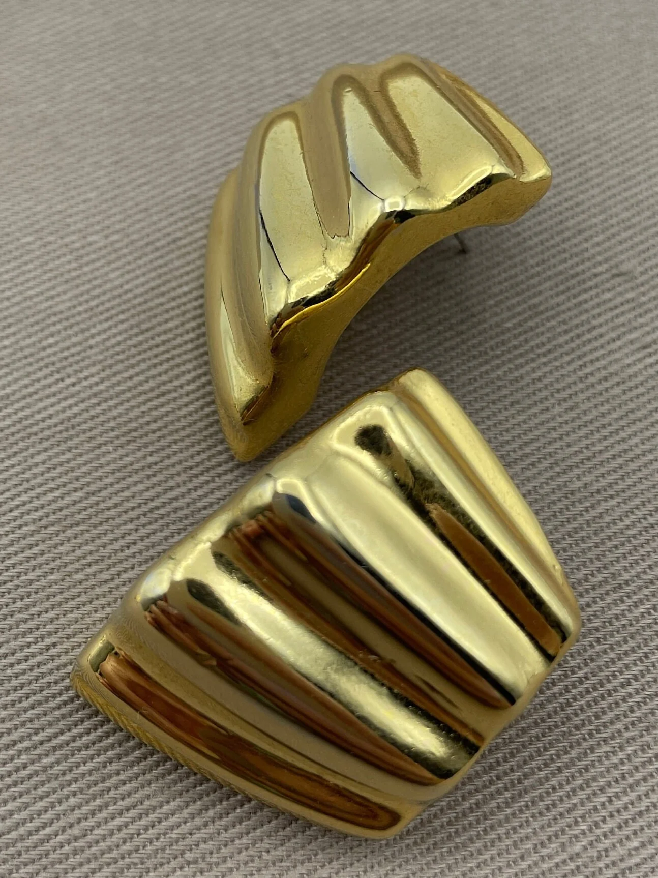 Abstract Asymmetrical Crinkled Gold Tone Statement Earrings for Pierced Ears - Image 5