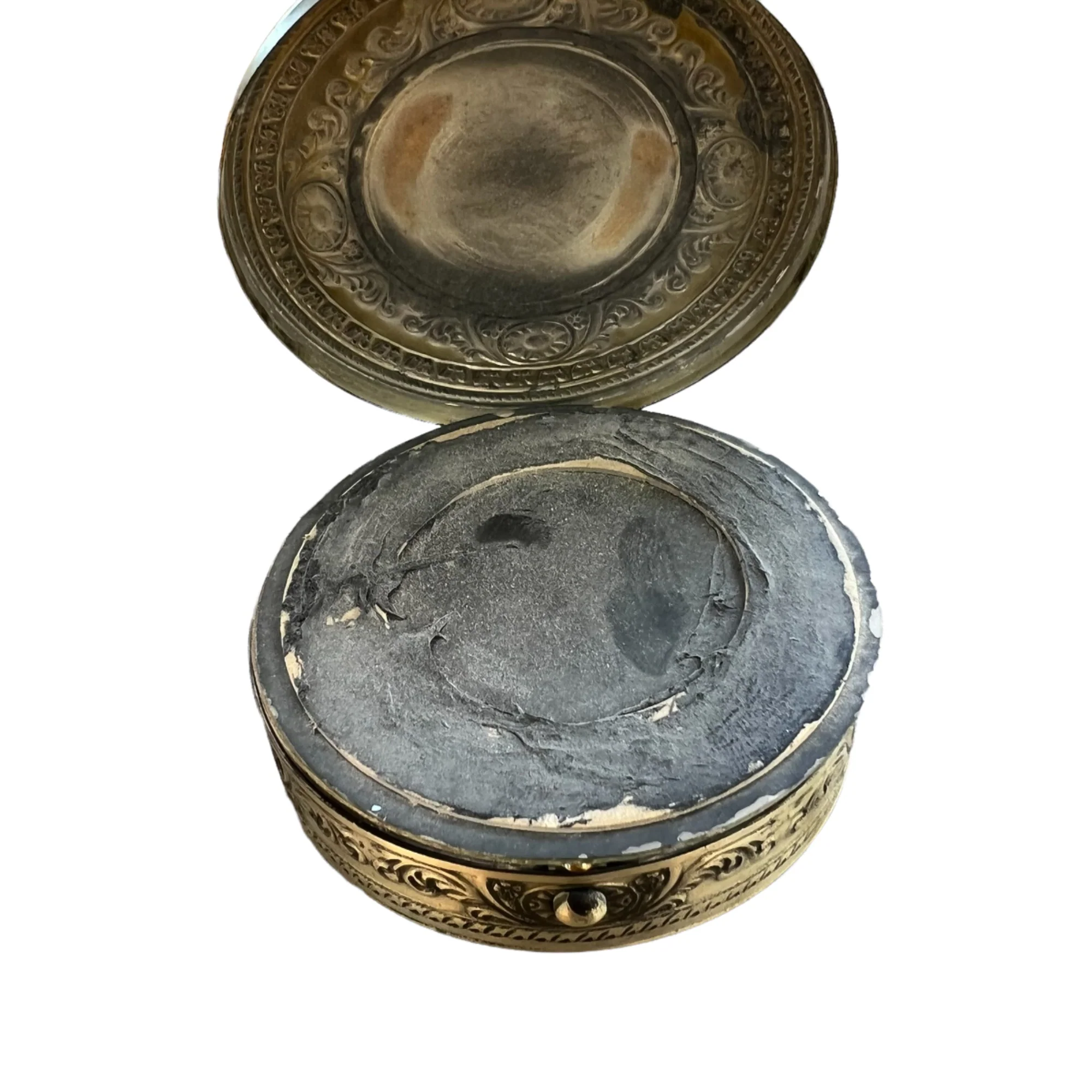 Antique Sterling Ornate Embossed Powder Compact - Image 8