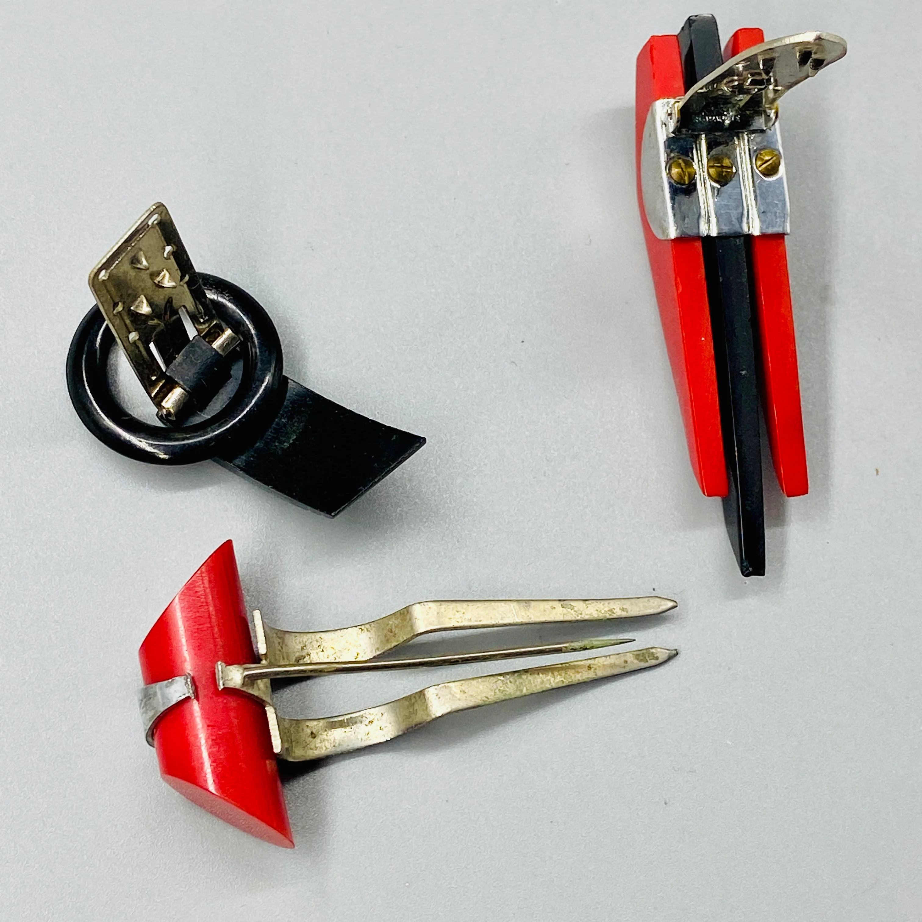 Art Deco Bakelite Dress Hat Scarf Clips - Image 5