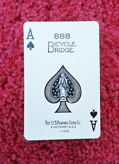 Art Nouveau Gold and Red Playing Cards In 50s Black Plastic Case - Image 5