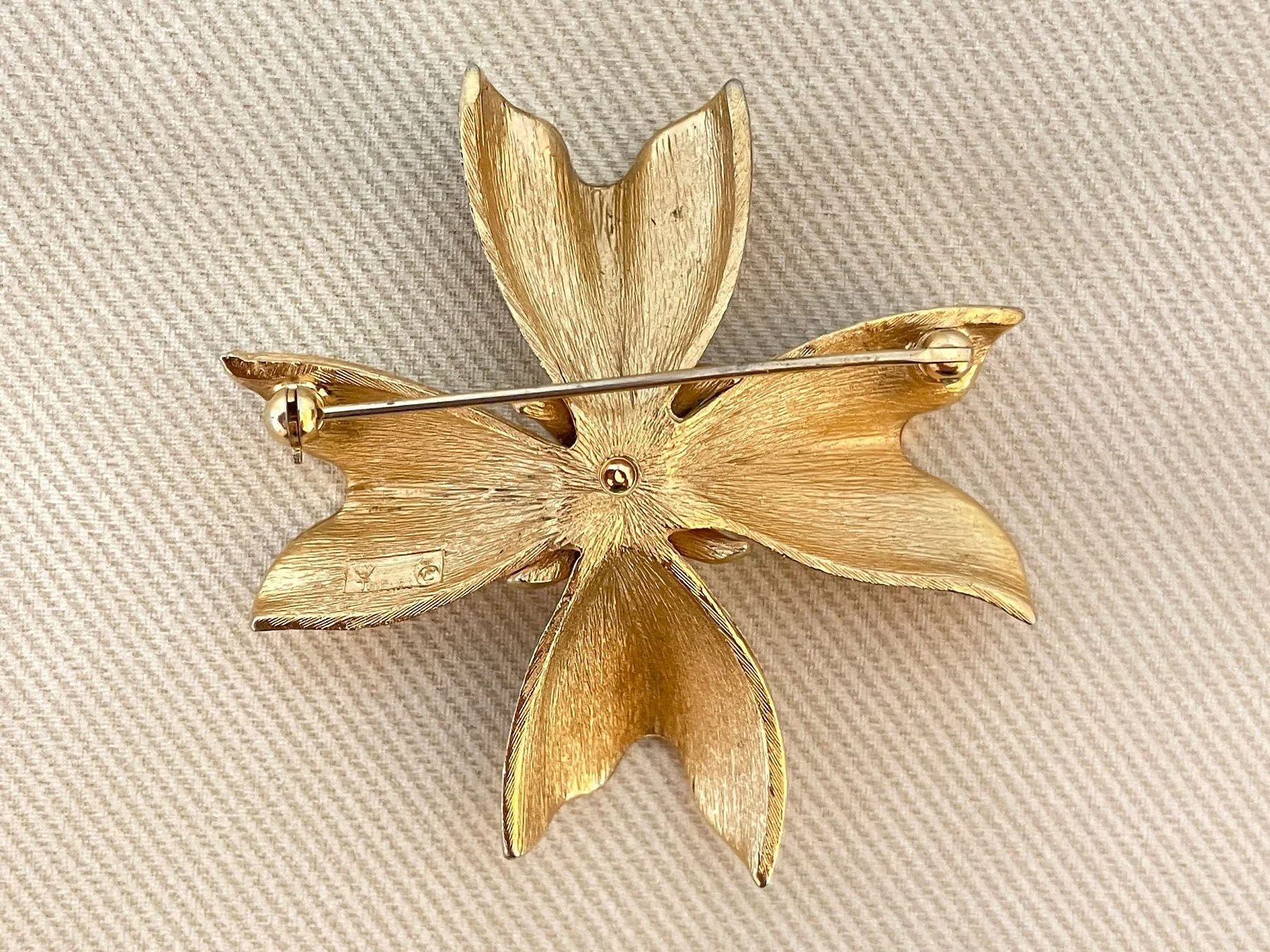 Art Nouveau Trifari Signed Gold Ribbon Brooch Pin by Trifari - Image 4