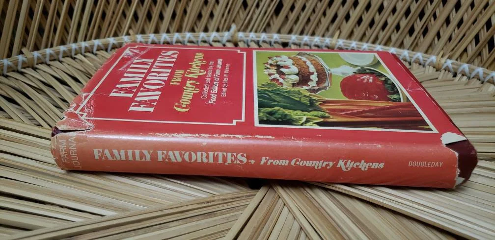 As Is 1973 Family Favorites From Country Kitchens Cookbook by Elise W Manning - Image 3