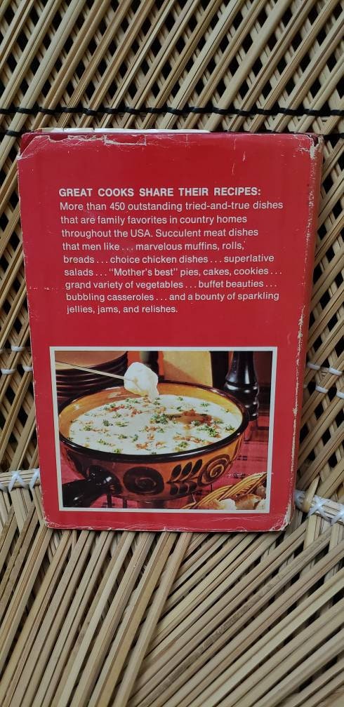 As Is 1973 Family Favorites From Country Kitchens Cookbook by Elise W Manning - Image 4