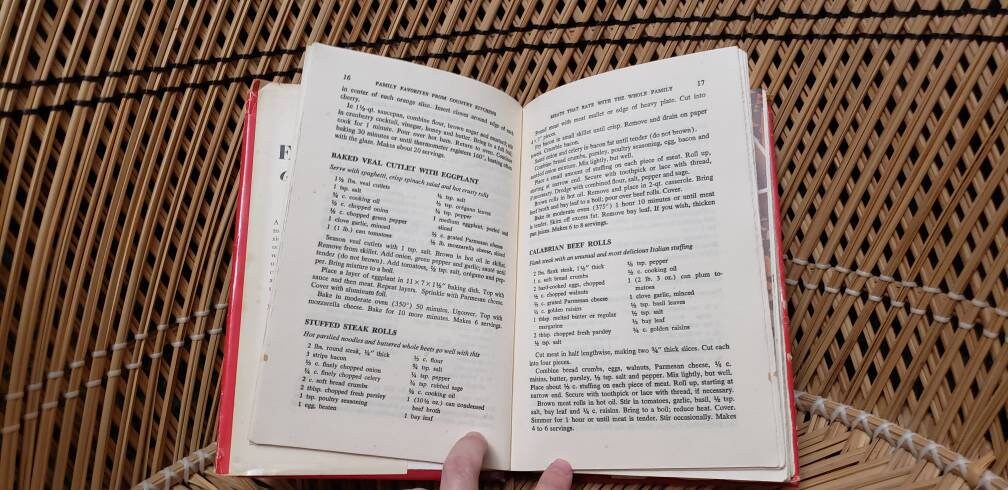 As Is 1973 Family Favorites From Country Kitchens Cookbook by Elise W Manning - Image 9