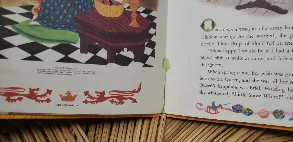 As Is 1982 Snow White and The Seven Dwarfs a Golden Book by Walt Disney - Image 5