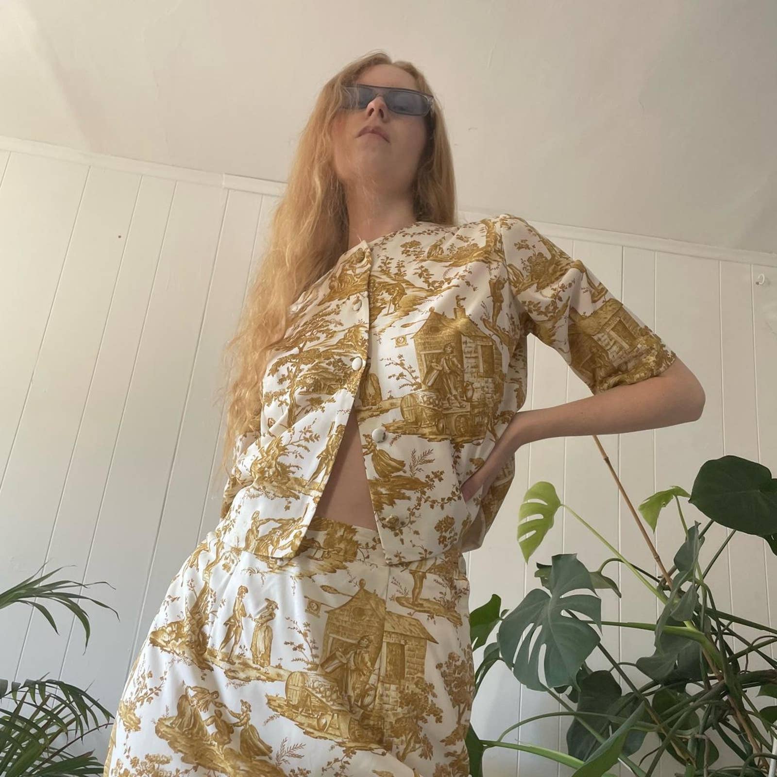 Awesome True Vintage Early 60s Rayon Blouse and Skirt Set - Image 3