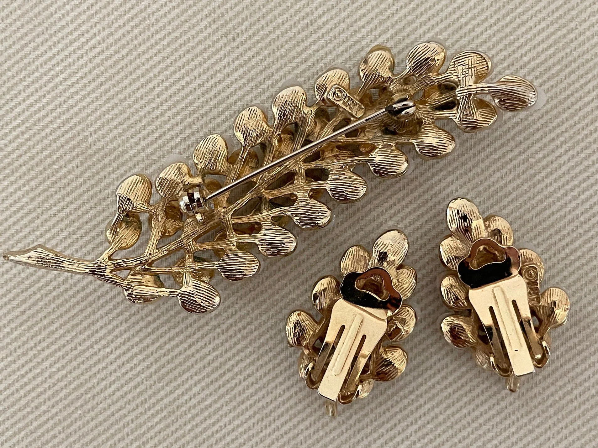 Baroque Edwardian Pearl Signed Art Jewelry Set with Statement Clip On Earrings and Brooch by Art - Image 3