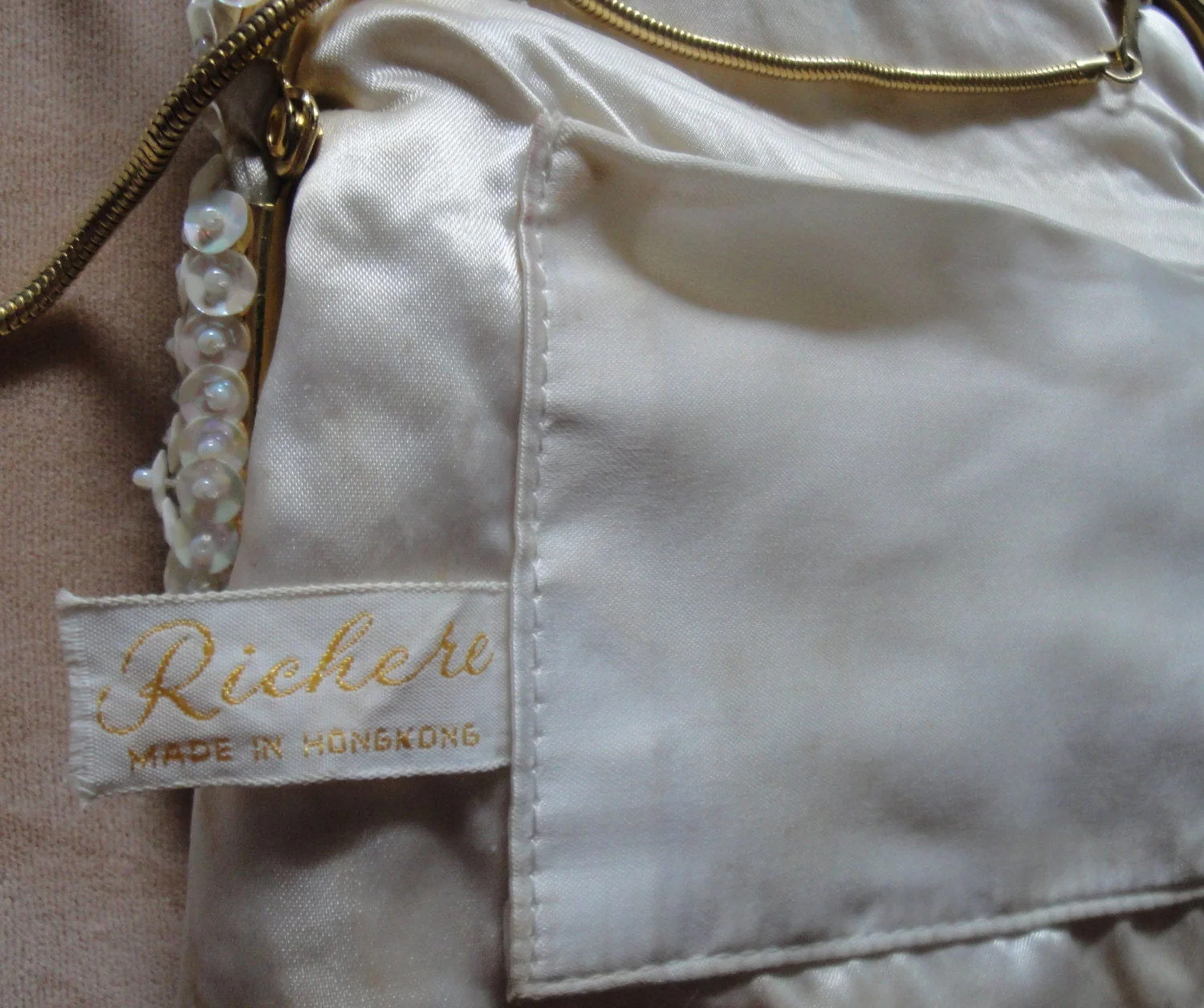 Beaded Evening Bag 60s 7 by 7 Inch Size 13 Inch Gold Chain Handle Made In Hong Kong, White, Top Kiss Style Clasp, Vtf Chic by Richere - Image 5
