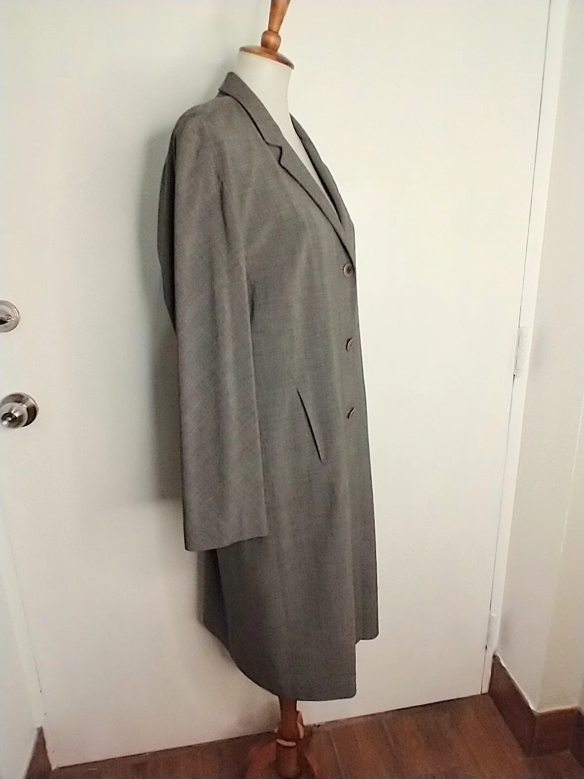 Bergdorf Goodman Charcoal Lightweight Top Coat By DKNY - Image 8