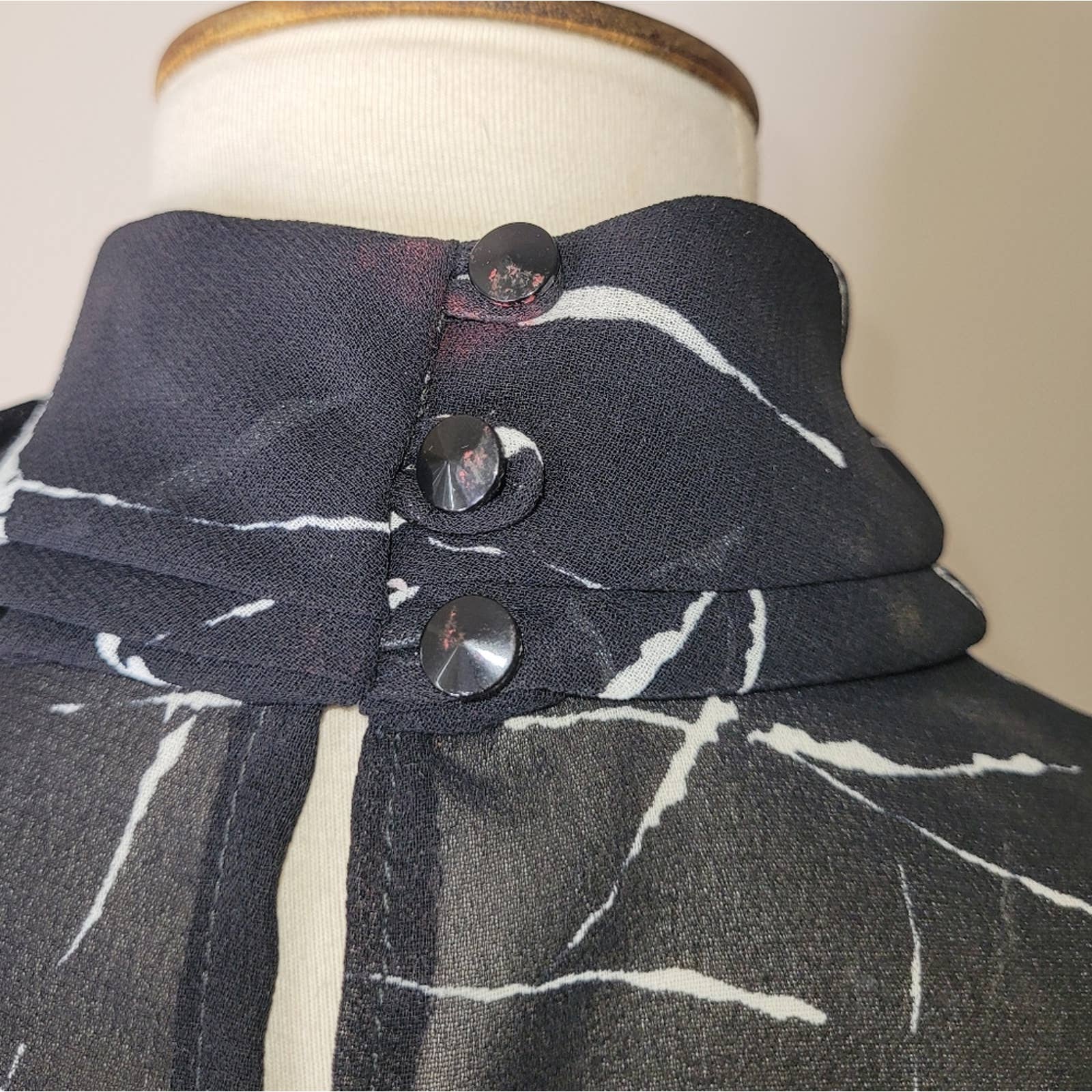 Black and White Abstract Flowy Two Piece Skirt Set - M by Campus Casuals Of California - Image 7