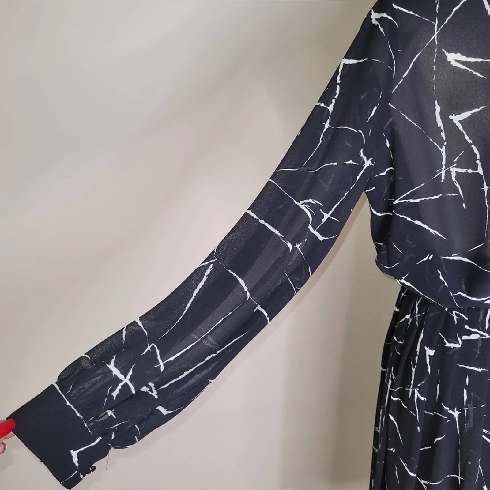 Black and White Abstract Flowy Two Piece Skirt Set - M by Campus Casuals Of California - Image 8